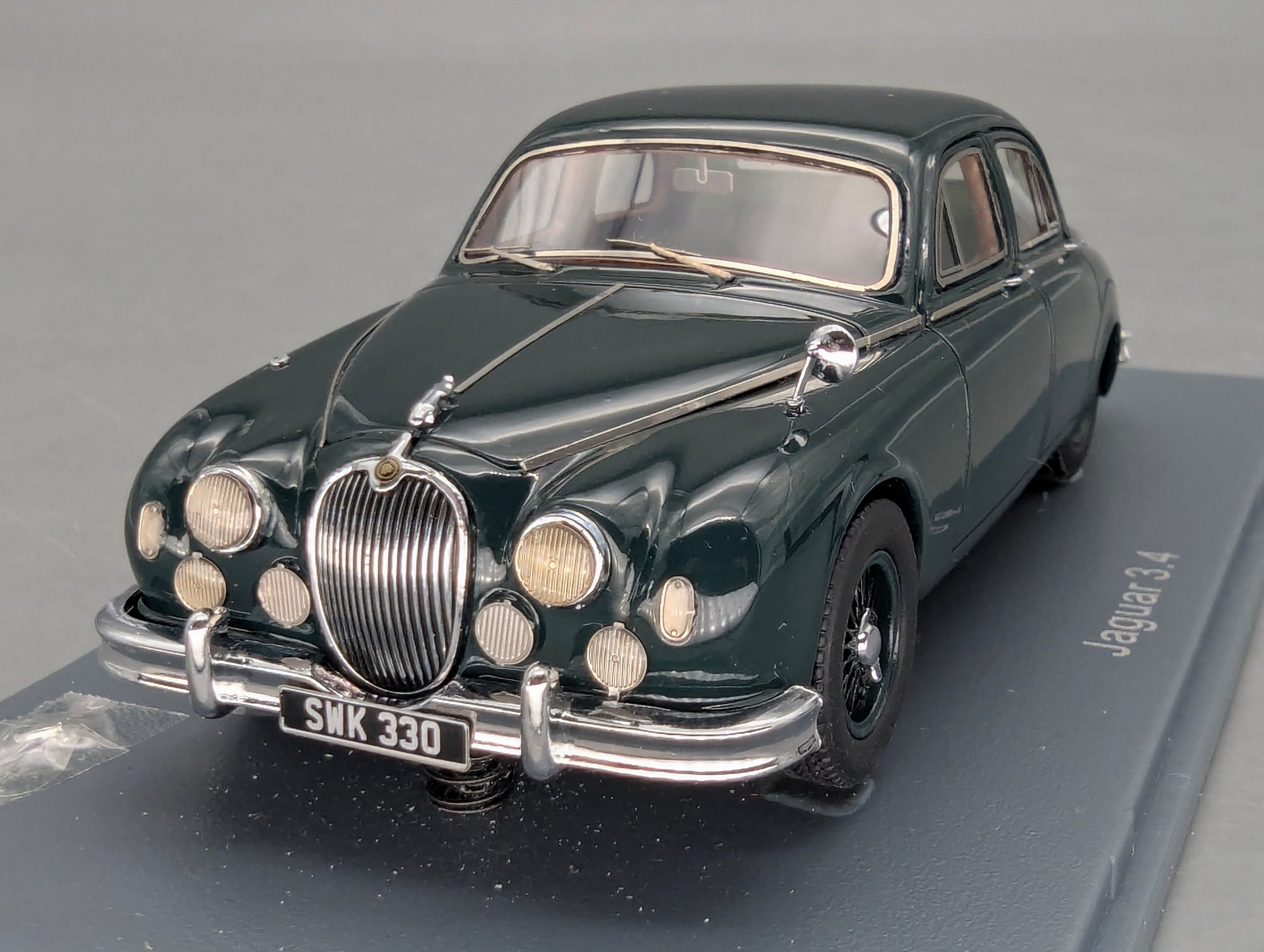 Modellautos 1:43 Neo Scale Models Jaguar 3.4 British Racing Green mit OVP