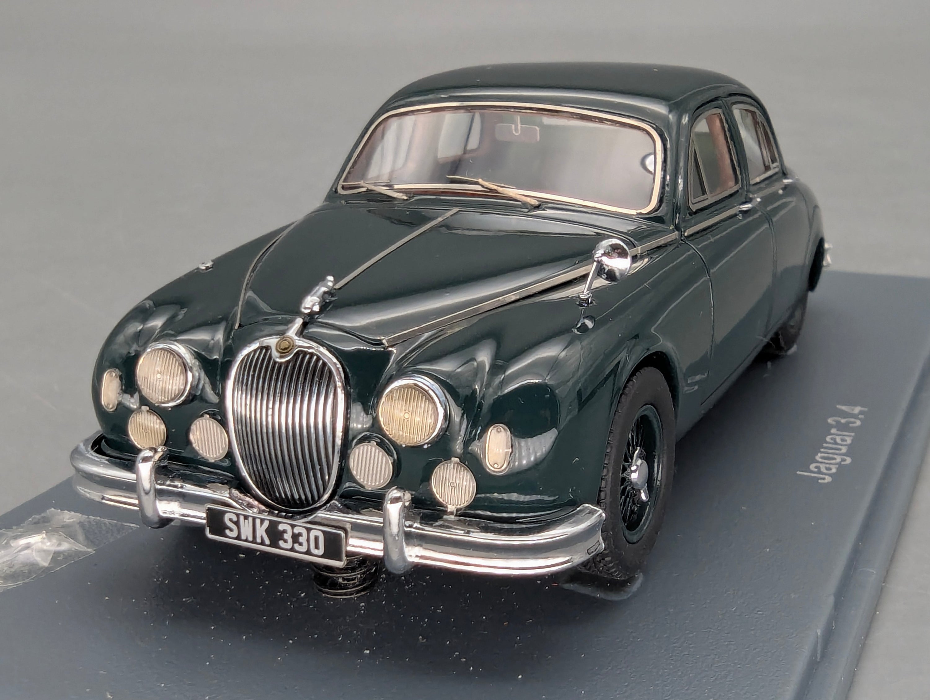 Modellautos 1:43 Neo Scale Models Jaguar 3.4 British Racing Green mit OVP