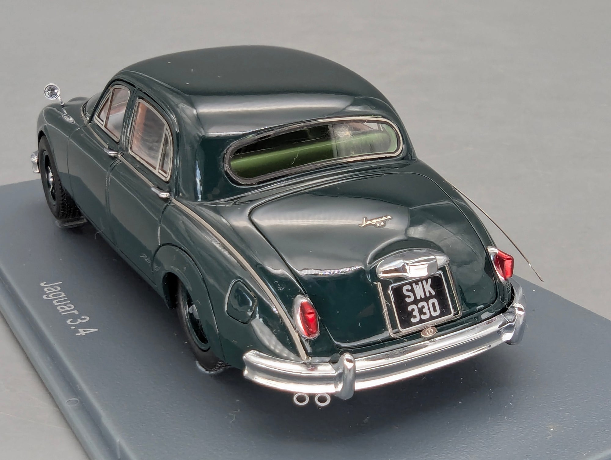 Modellautos 1:43 Neo Scale Models Jaguar 3.4 British Racing Green mit OVP