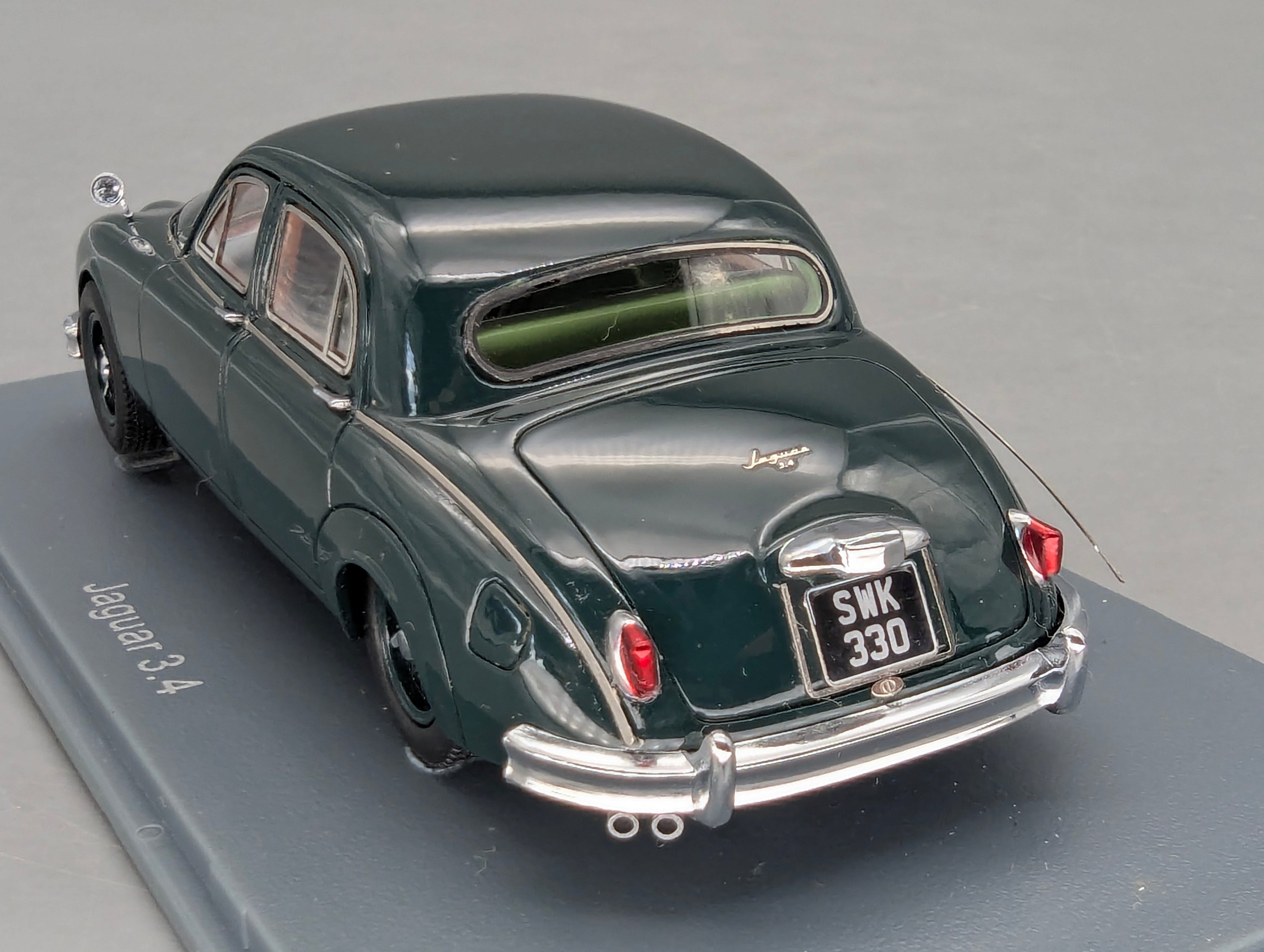 Modellautos 1:43 Neo Scale Models Jaguar 3.4 British Racing Green mit OVP