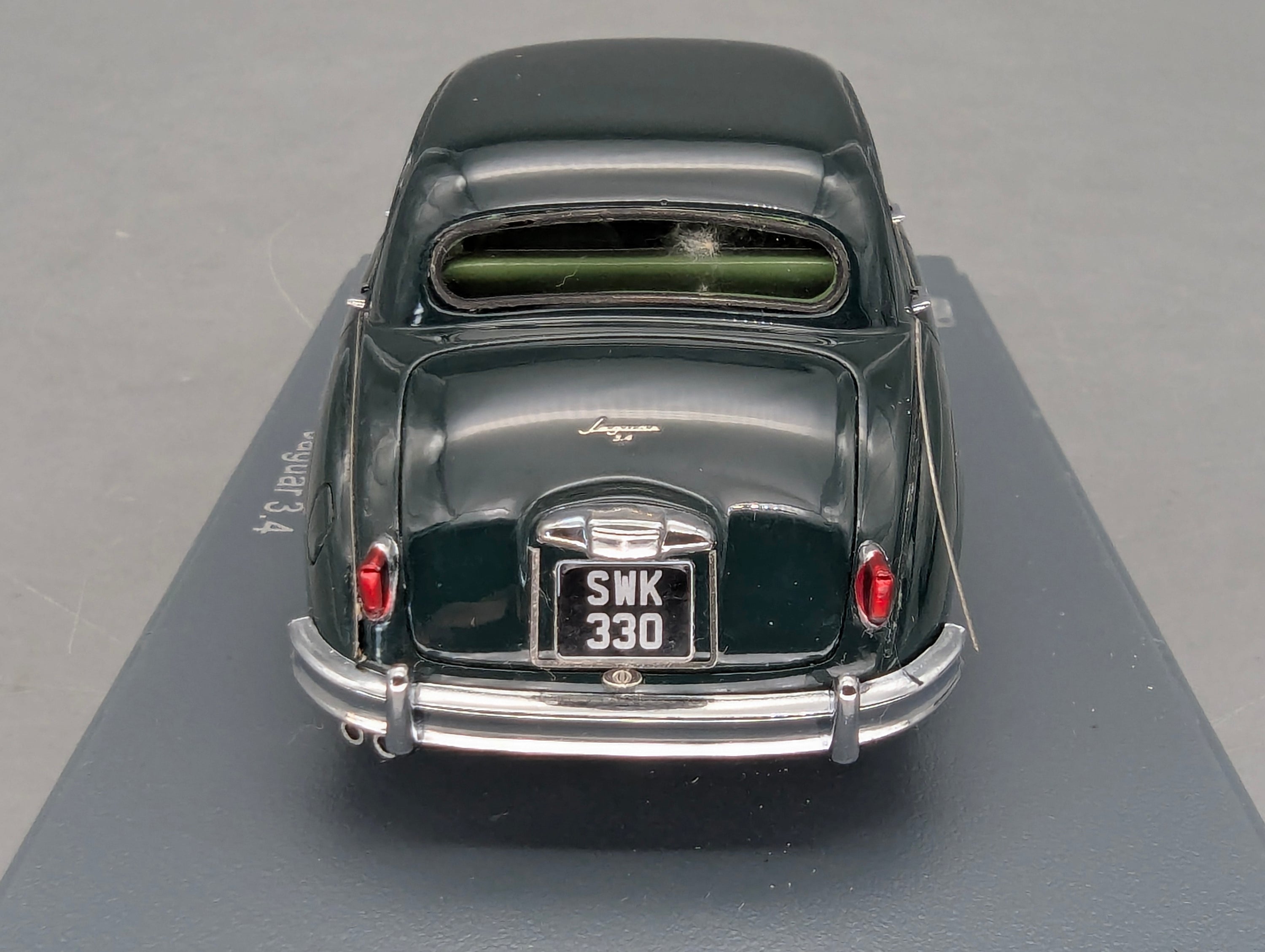 Modellautos 1:43 Neo Scale Models Jaguar 3.4 British Racing Green mit OVP