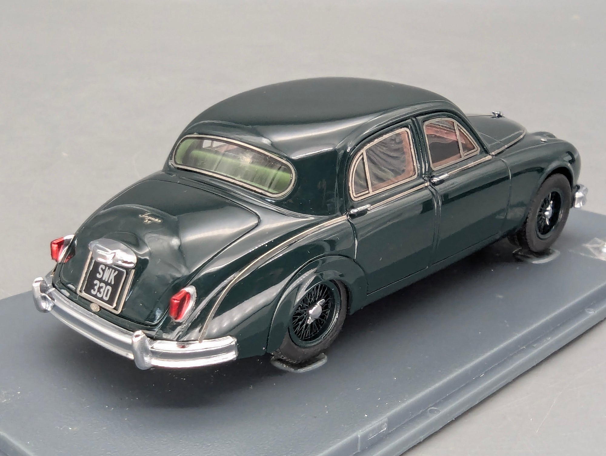 Modellautos 1:43 Neo Scale Models Jaguar 3.4 British Racing Green mit OVP