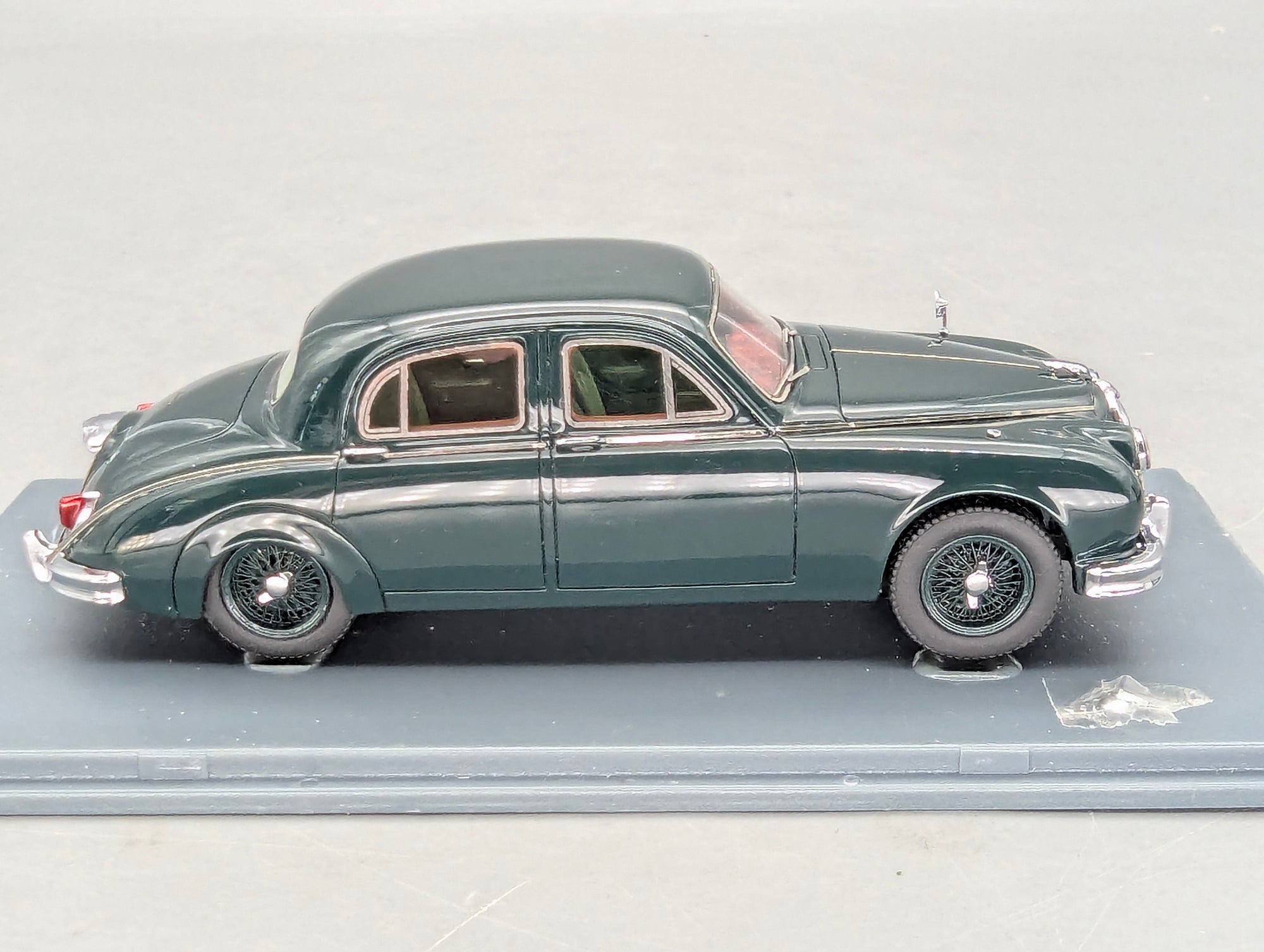 Modellautos 1:43 Neo Scale Models Jaguar 3.4 British Racing Green mit OVP