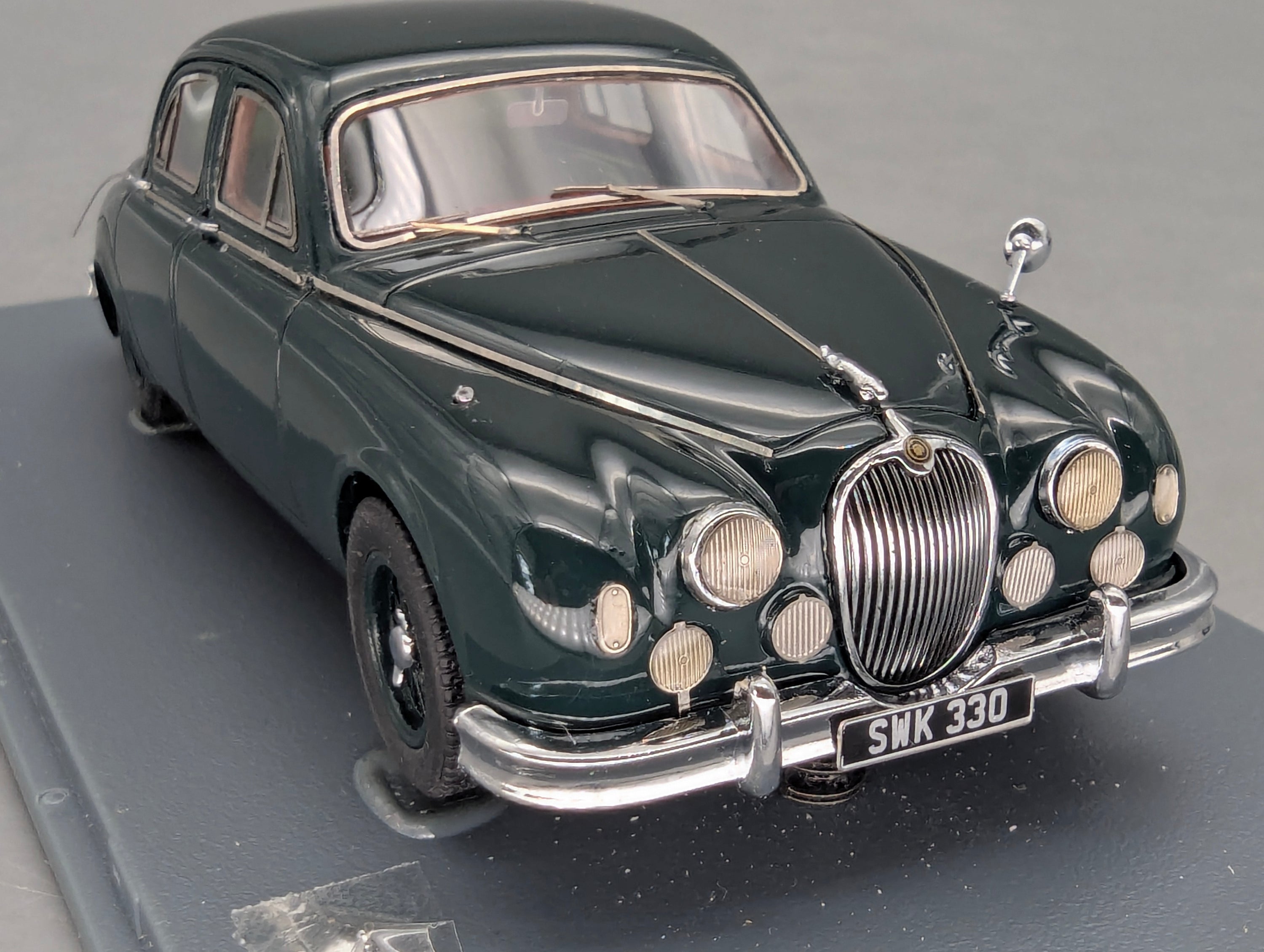 Modellautos 1:43 Neo Scale Models Jaguar 3.4 British Racing Green mit OVP