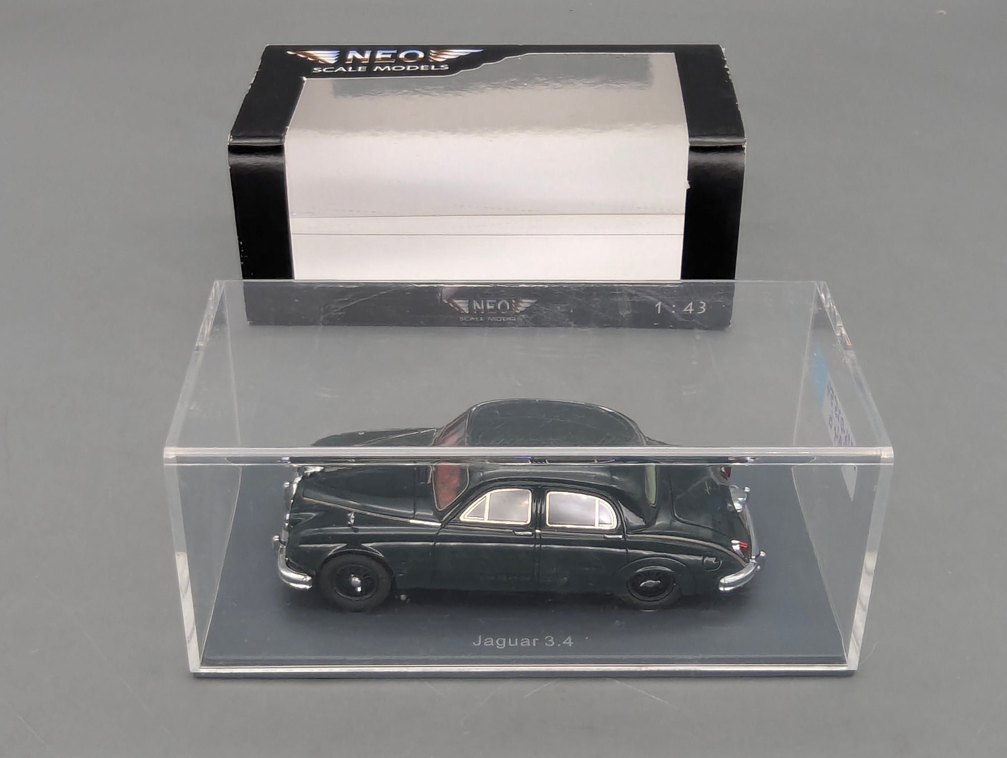 Modellautos 1:43 Neo Scale Models Jaguar 3.4 British Racing Green mit OVP