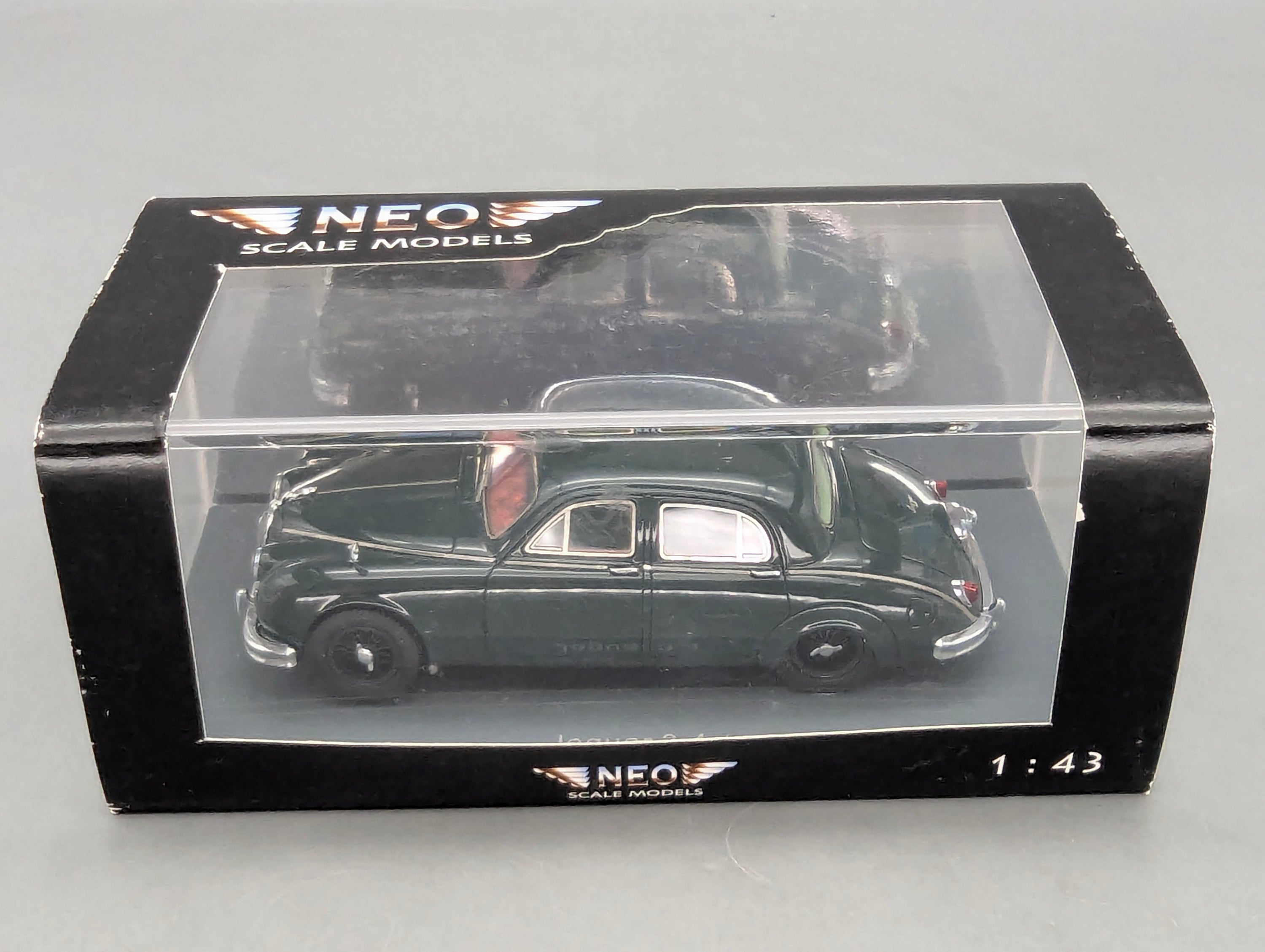 Modellautos 1:43 Neo Scale Models Jaguar 3.4 British Racing Green mit OVP