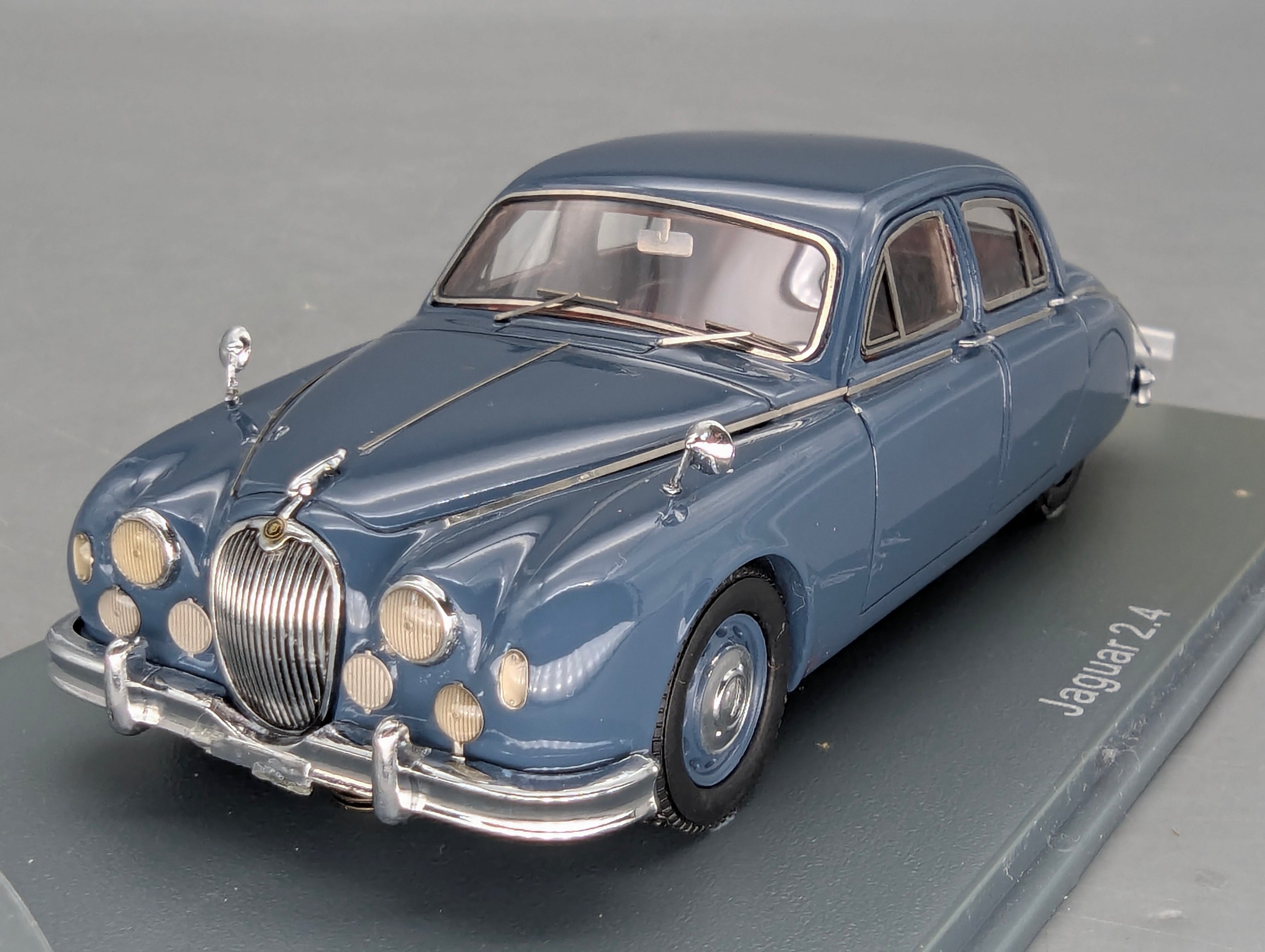 Modellautos 1:43 Neo Scale Models Jaguar 2.4 Blau mit OVP