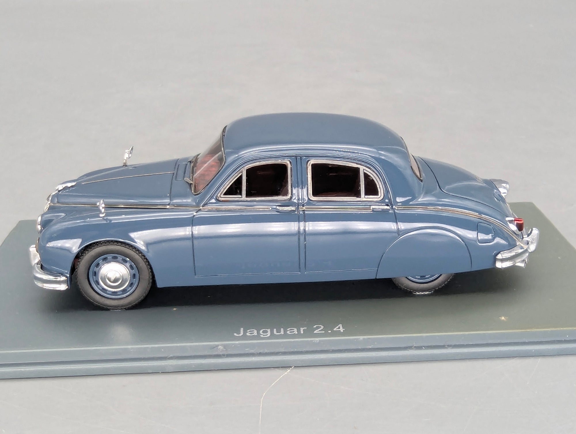 Modellautos 1:43 Neo Scale Models Jaguar 2.4 Blau mit OVP