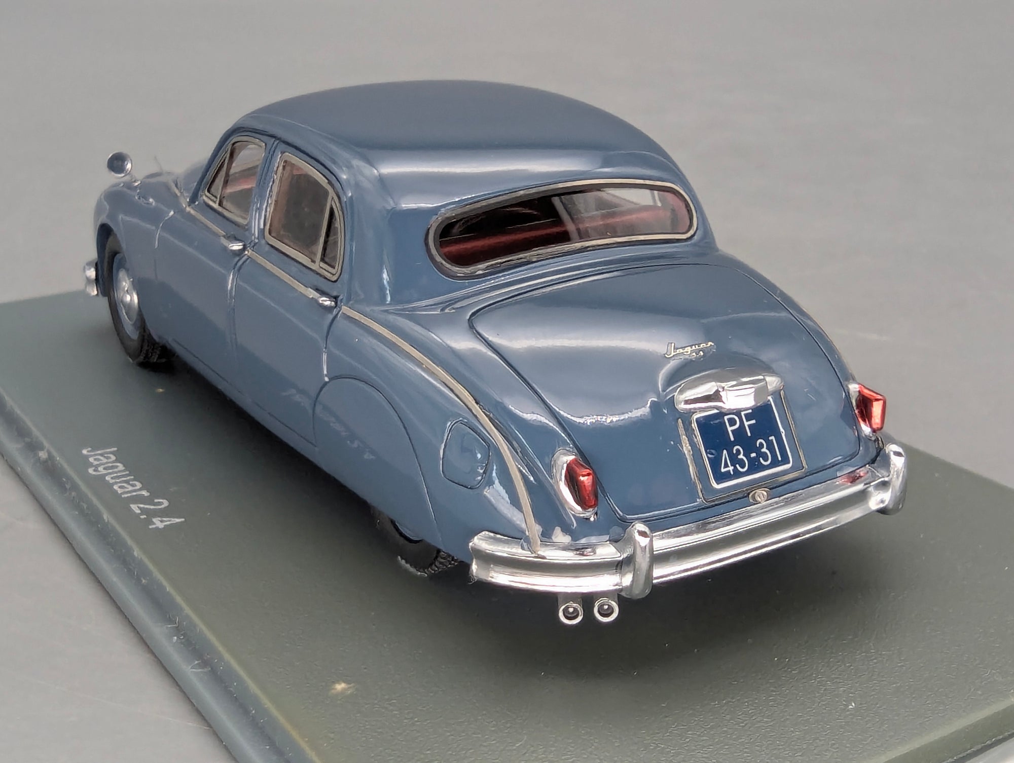 Modellautos 1:43 Neo Scale Models Jaguar 2.4 Blau mit OVP