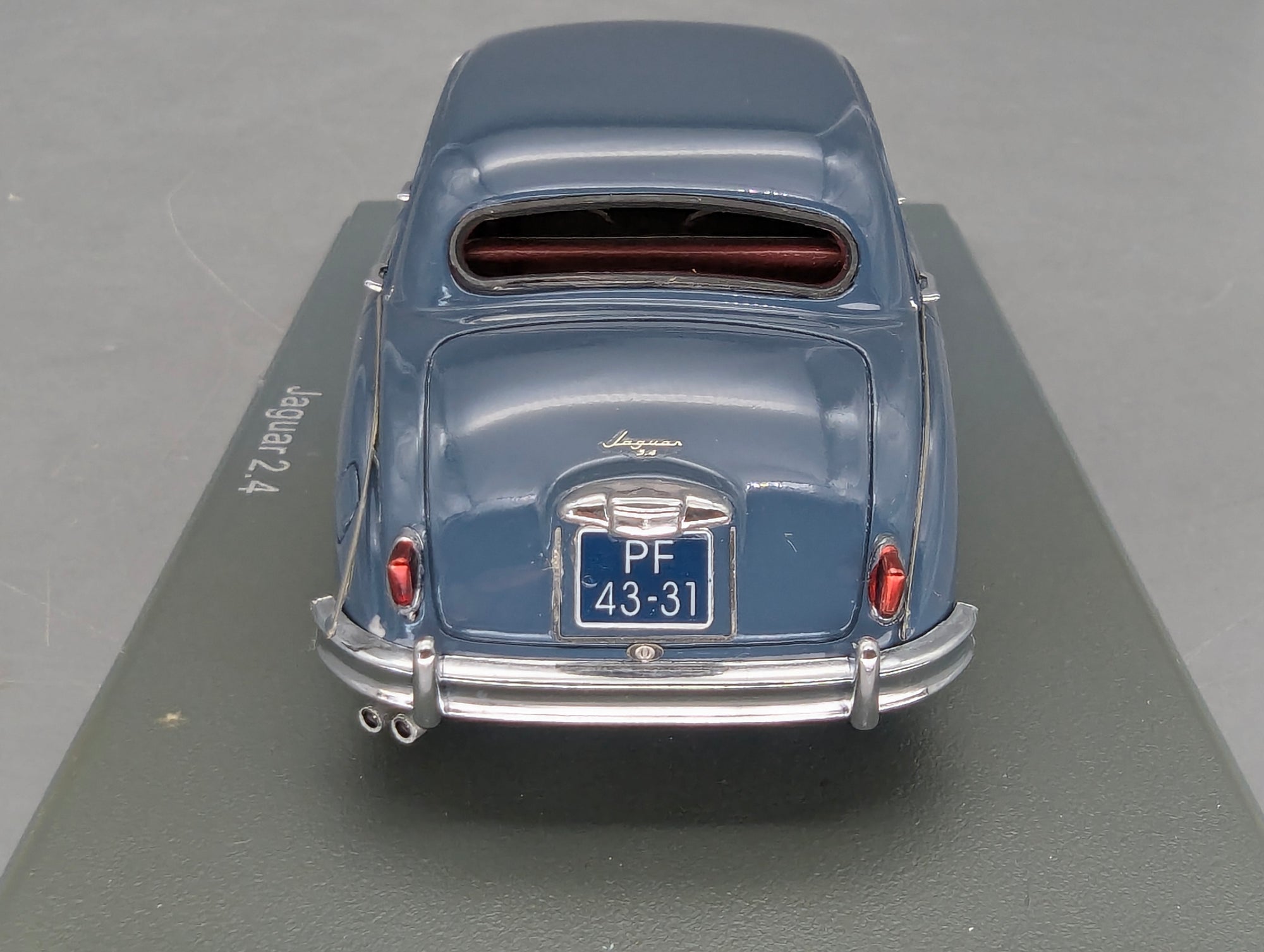 Modellautos 1:43 Neo Scale Models Jaguar 2.4 Blau mit OVP