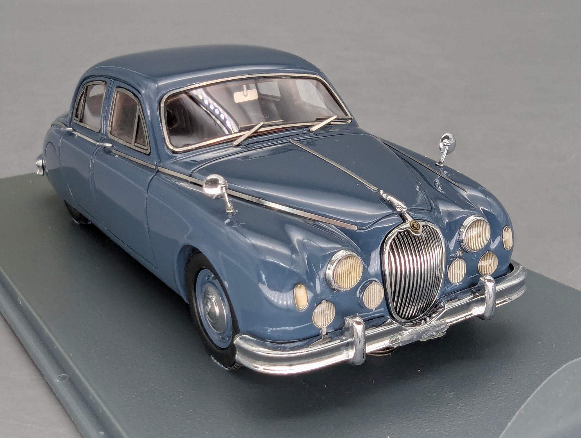 Modellautos 1:43 Neo Scale Models Jaguar 2.4 Blau mit OVP
