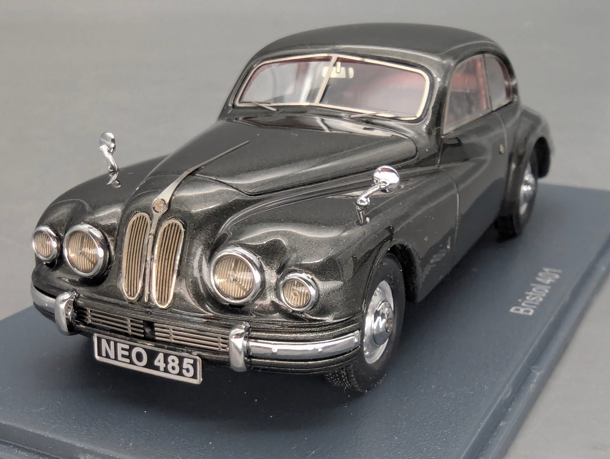 Modellautos 1:43 Neo Scale Models Bristol 401 mit OVP