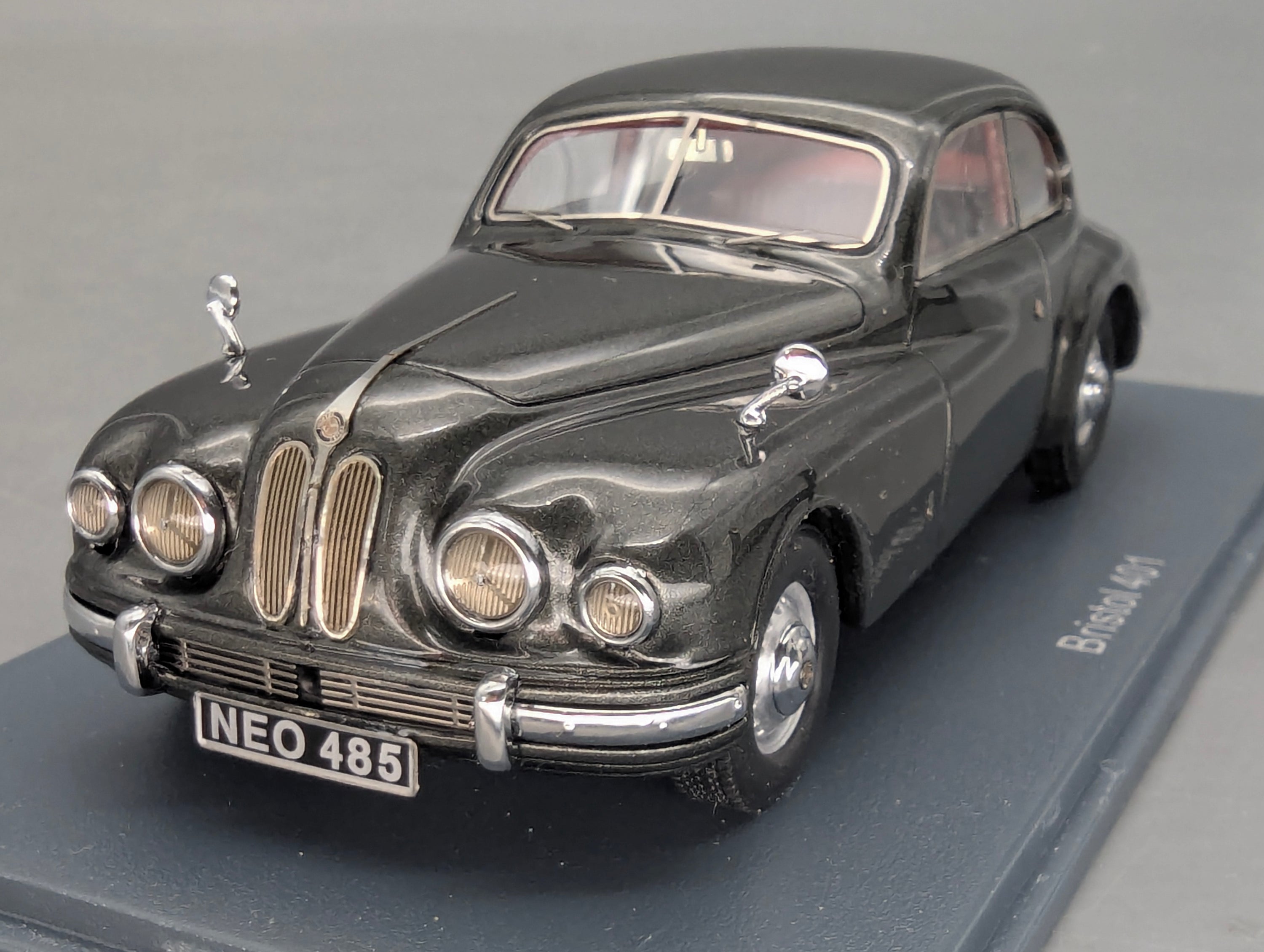 Modellautos 1:43 Neo Scale Models Bristol 401 mit OVP