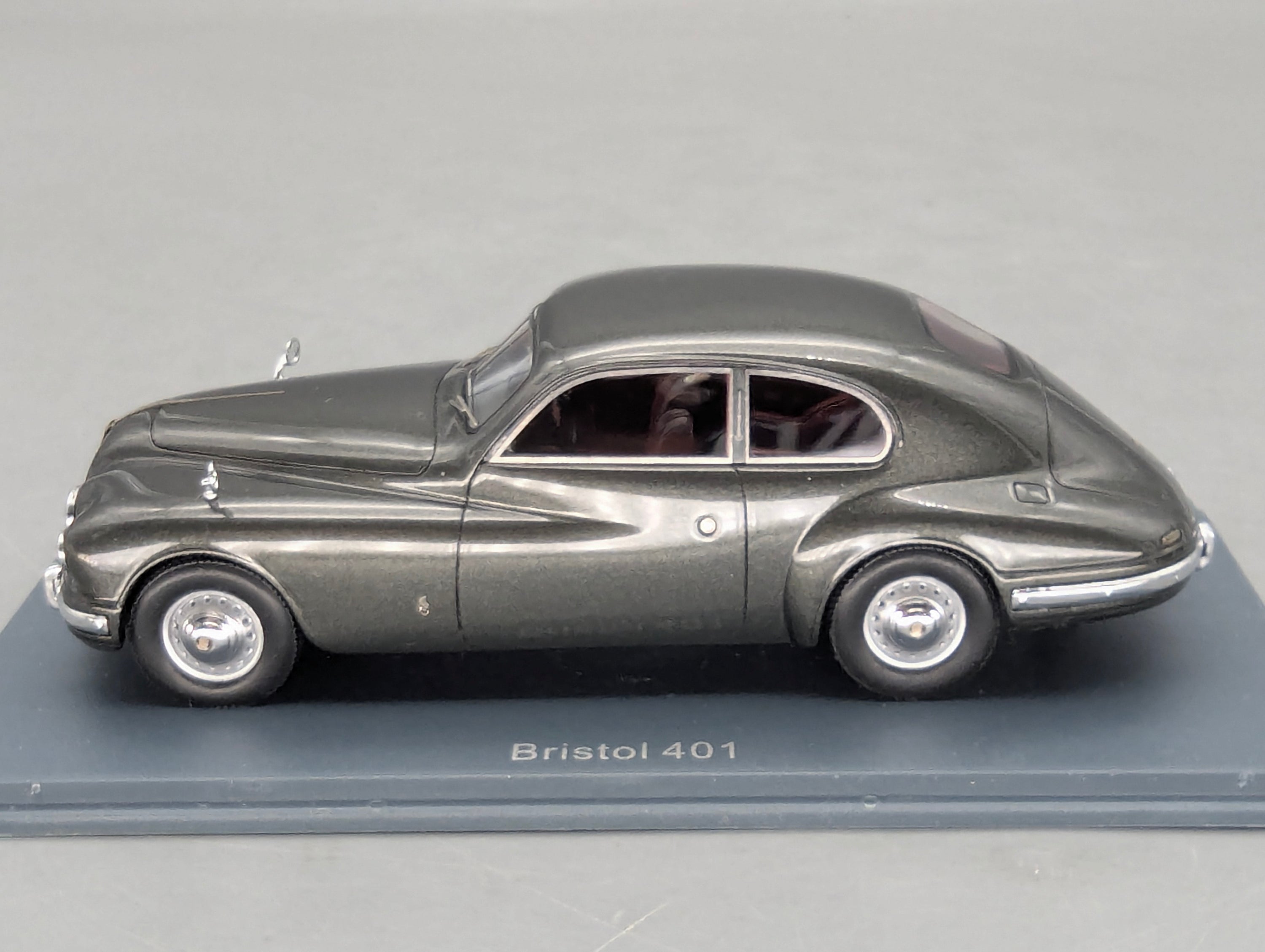 Modellautos 1:43 Neo Scale Models Bristol 401 mit OVP