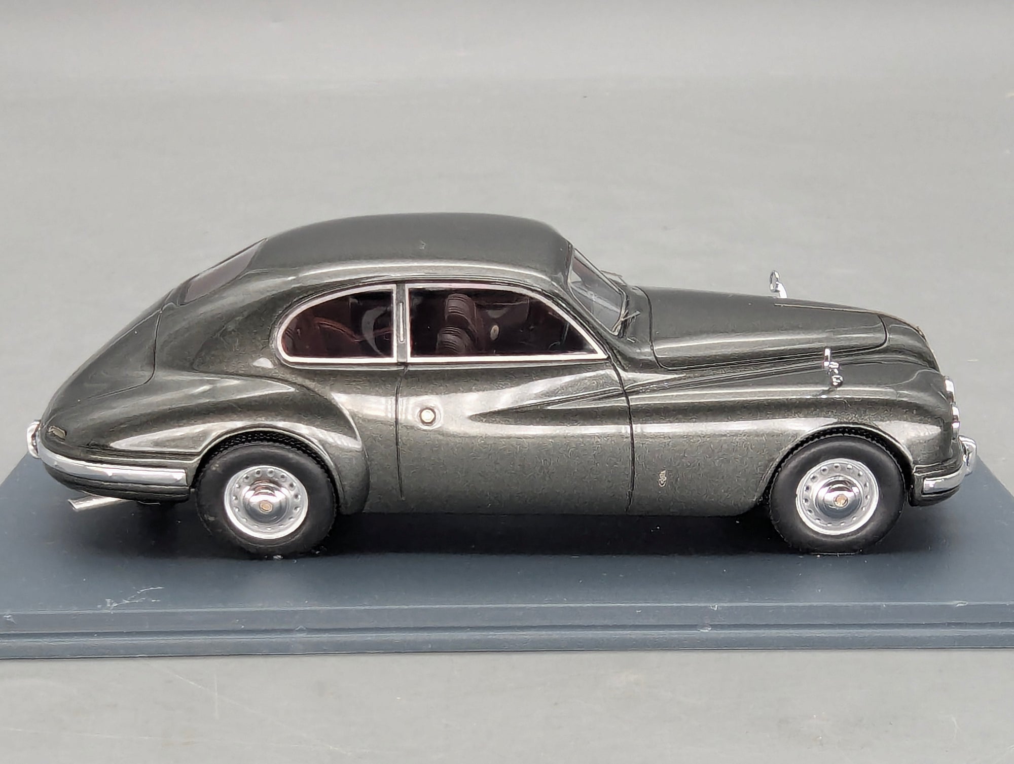 Modellautos 1:43 Neo Scale Models Bristol 401 mit OVP