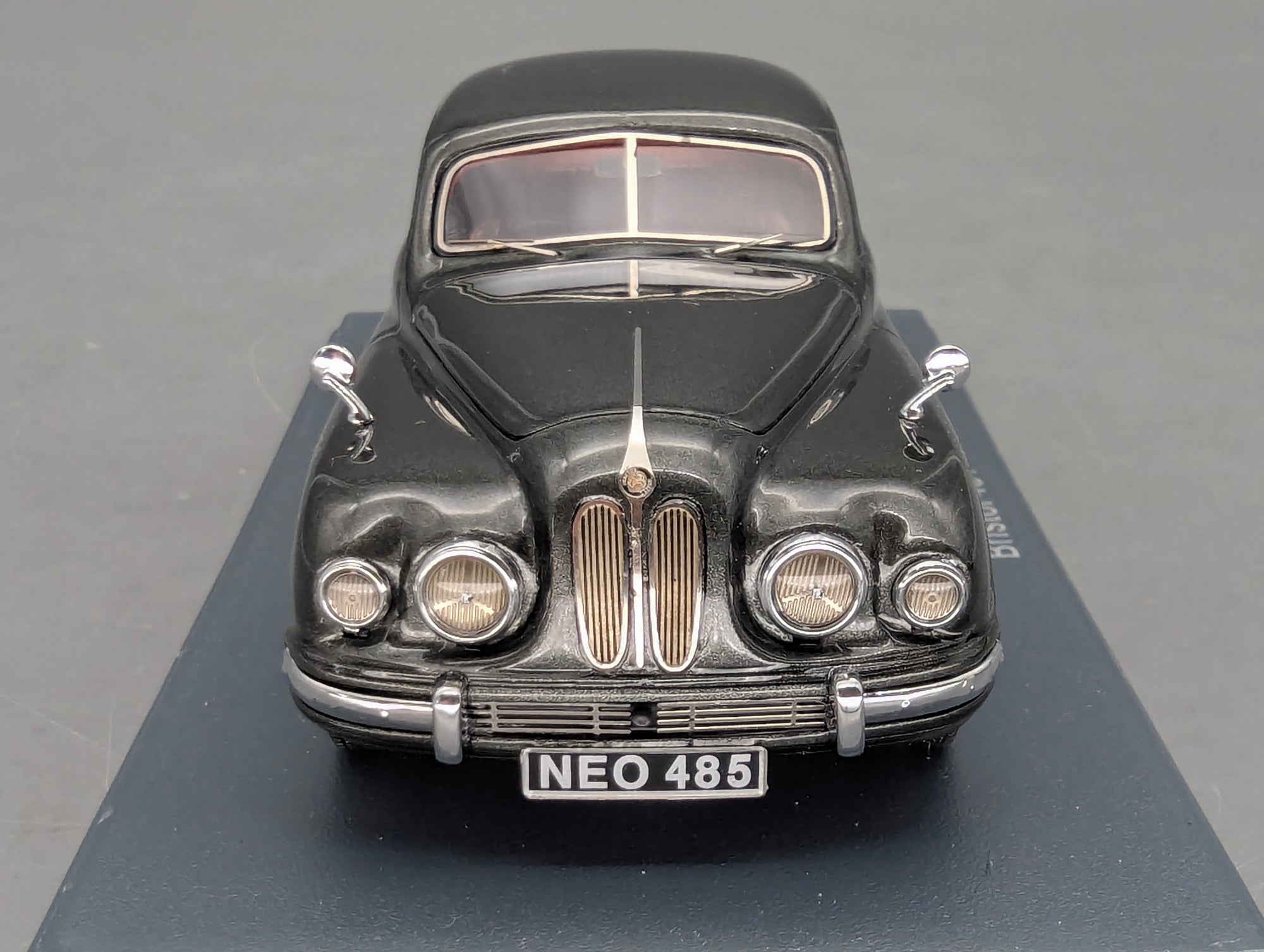 Modellautos 1:43 Neo Scale Models Bristol 401 mit OVP