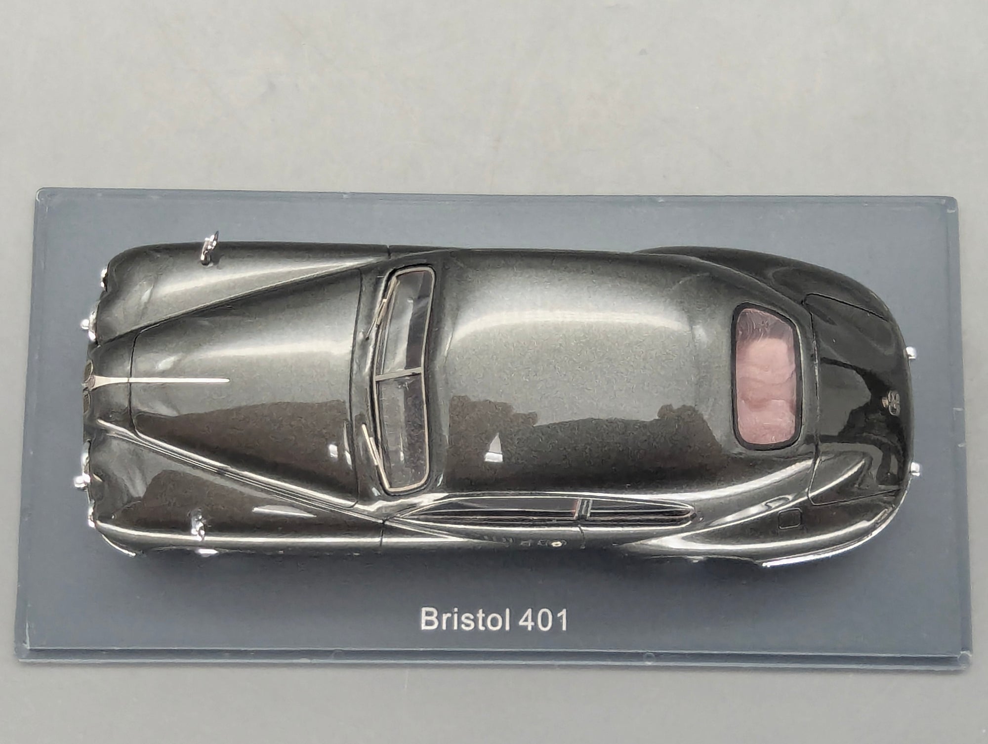 Modellautos 1:43 Neo Scale Models Bristol 401 mit OVP