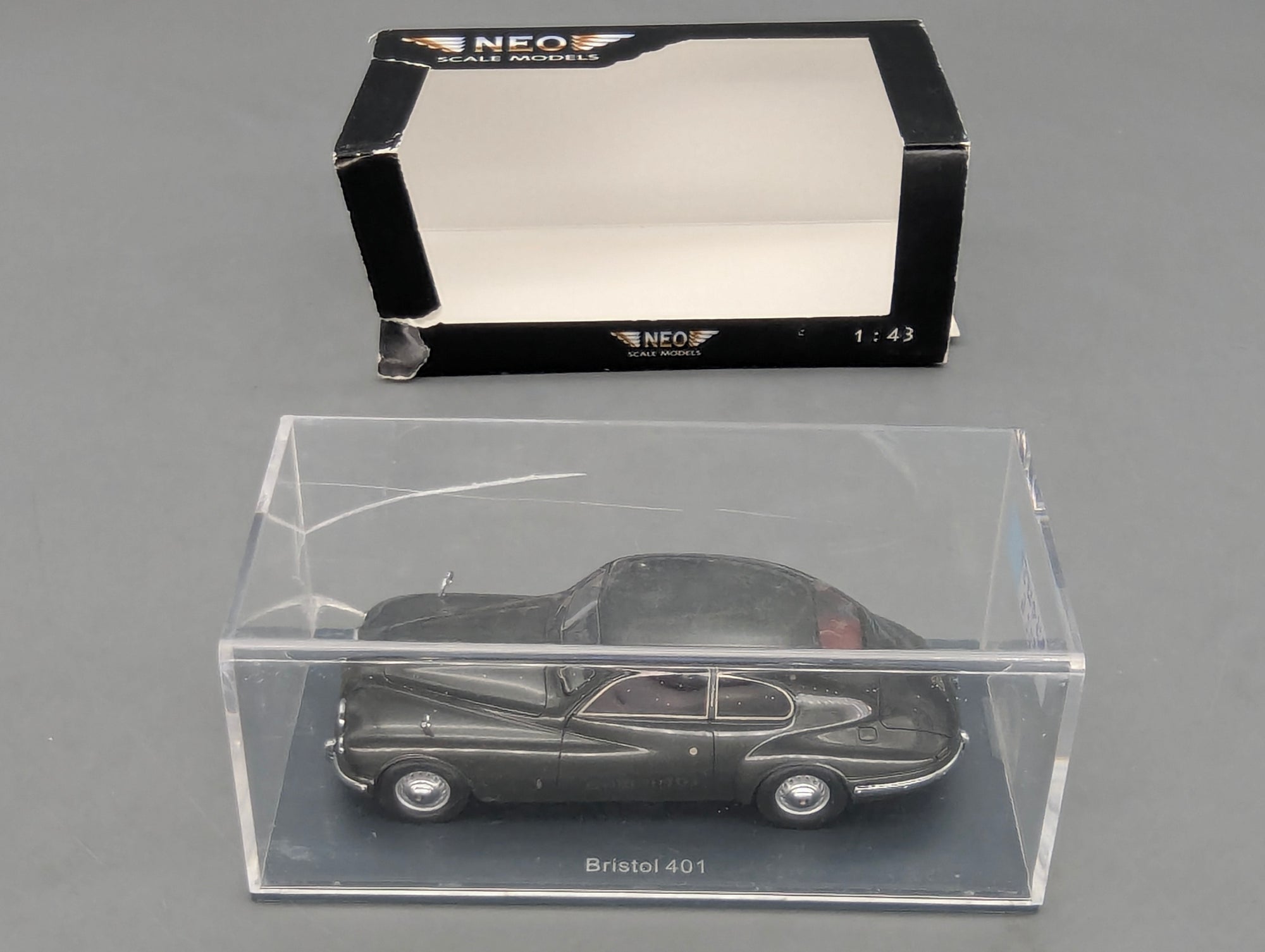 Modellautos 1:43 Neo Scale Models Bristol 401 mit OVP