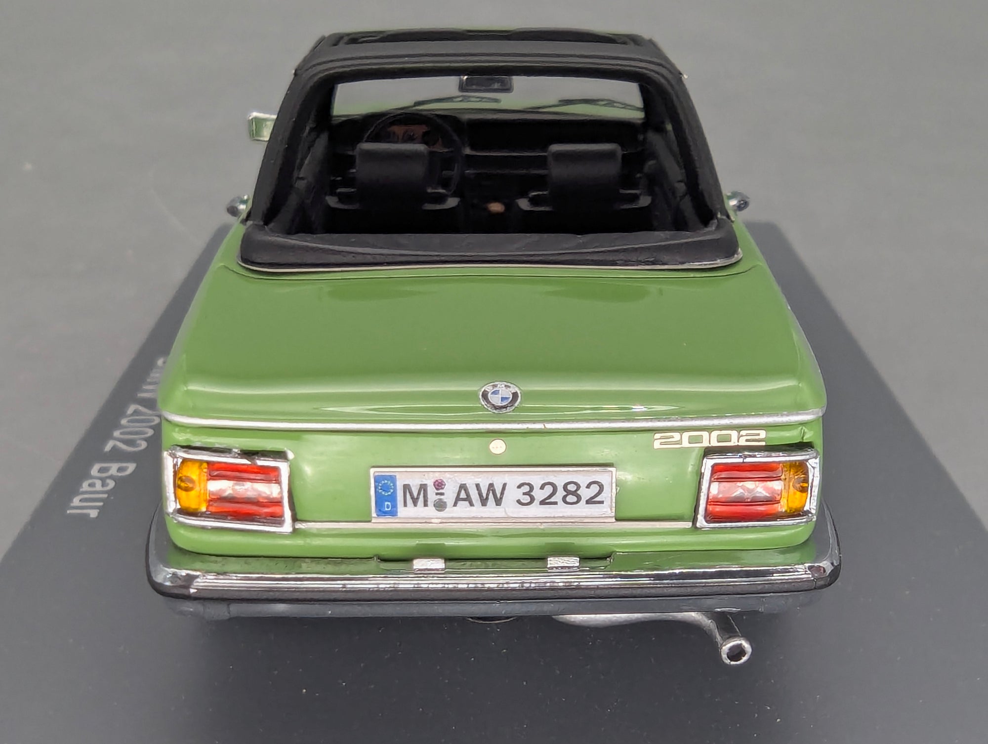 Modellautos 1:43 Neo Scale Models BMW 2002 Baur Grün mit OVP