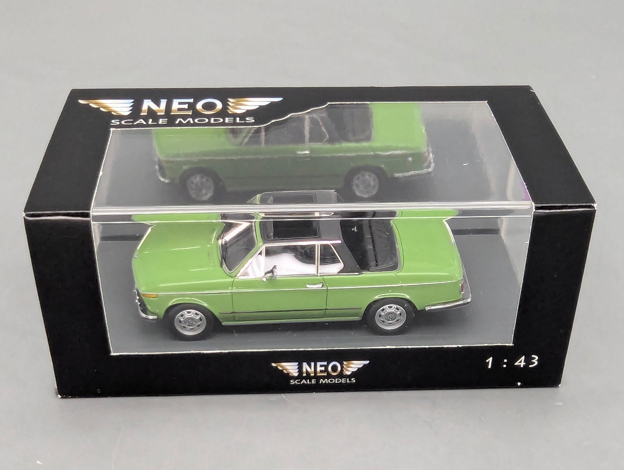 Modellautos 1:43 Neo Scale Models BMW 2002 Baur Grün mit OVP