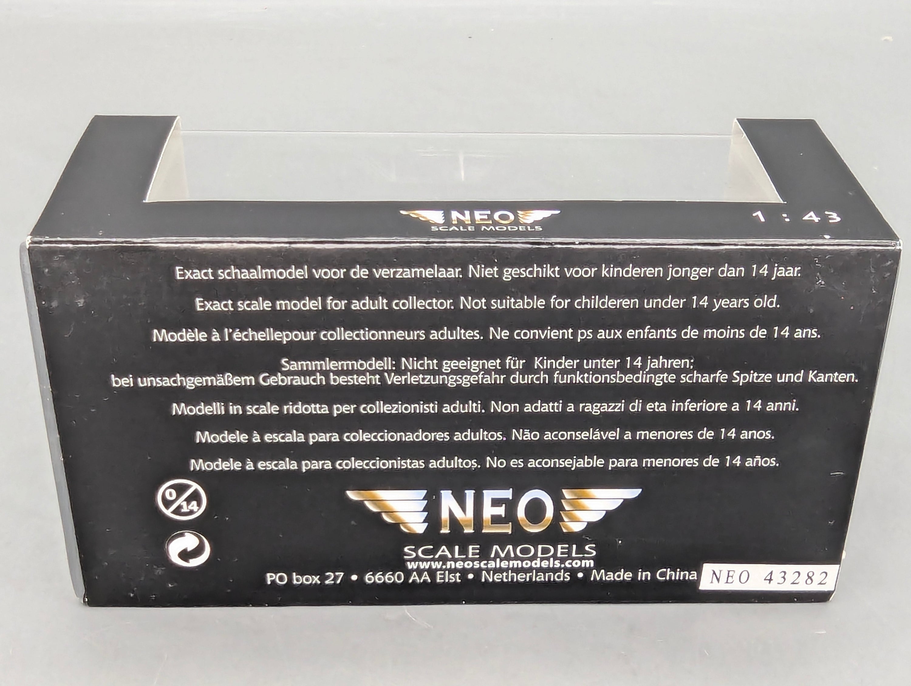Modellautos 1:43 Neo Scale Models BMW 2002 Baur Grün mit OVP