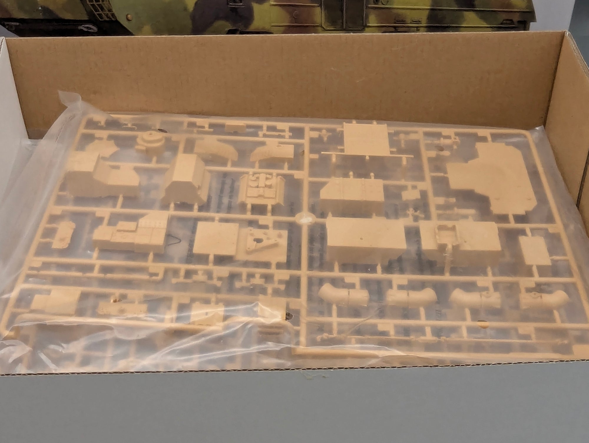 Panzer Modell Bausatz 1:35 Hobby Boss 85509 Russian 9K79 Tochka mit OVP