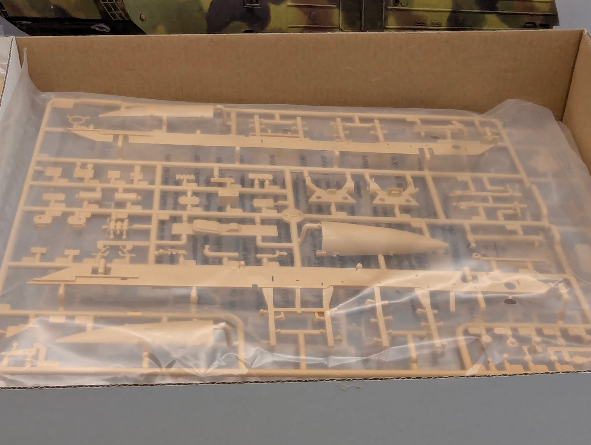 Panzer Modell Bausatz 1:35 Hobby Boss 85509 Russian 9K79 Tochka mit OVP
