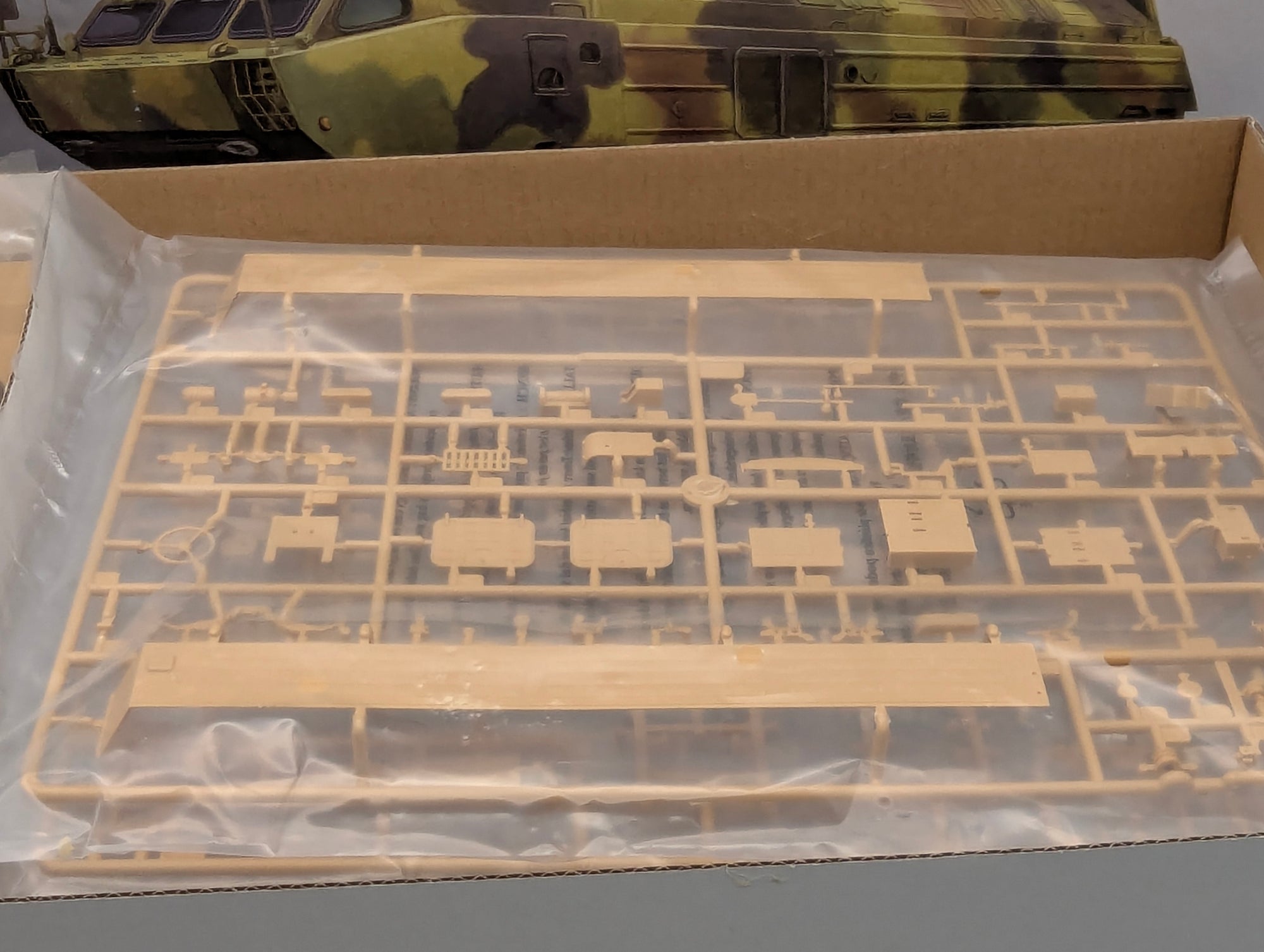 Panzer Modell Bausatz 1:35 Hobby Boss 85509 Russian 9K79 Tochka mit OVP