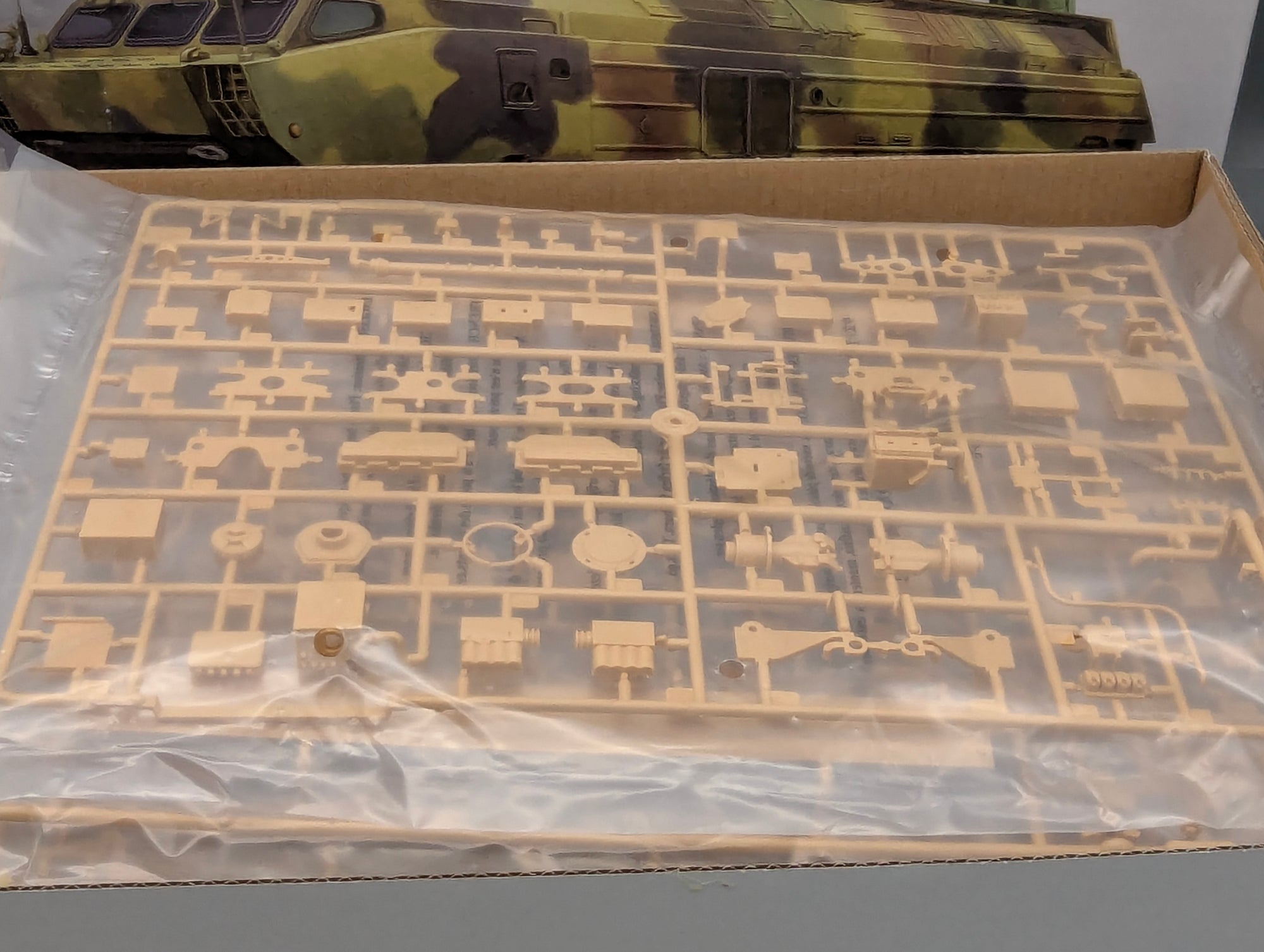 Panzer Modell Bausatz 1:35 Hobby Boss 85509 Russian 9K79 Tochka mit OVP