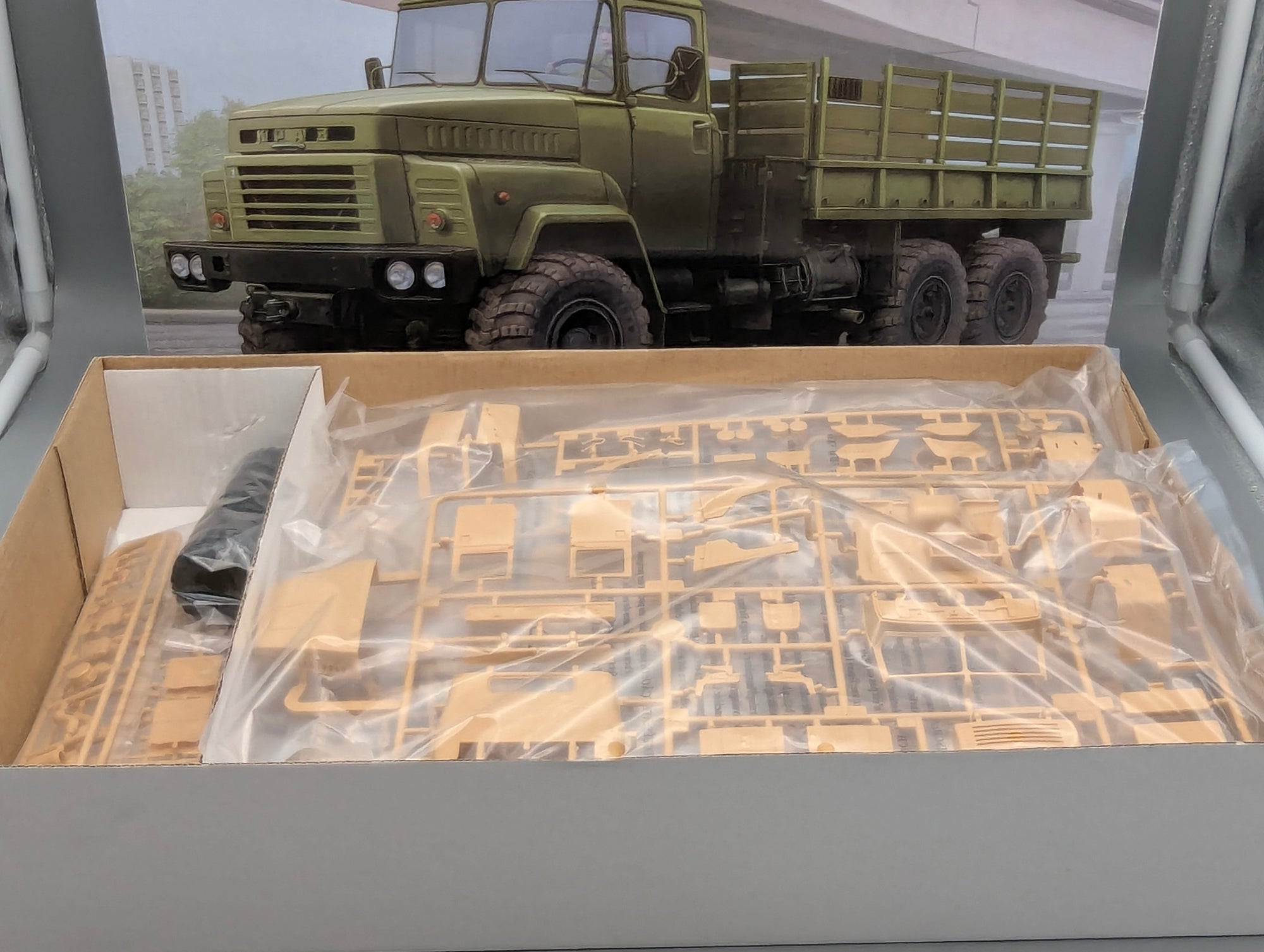 LKW Modell Bausatz 1:35 Hobby Boss 85510 Russian KrAZ-260 Cargo Truck mit OVP