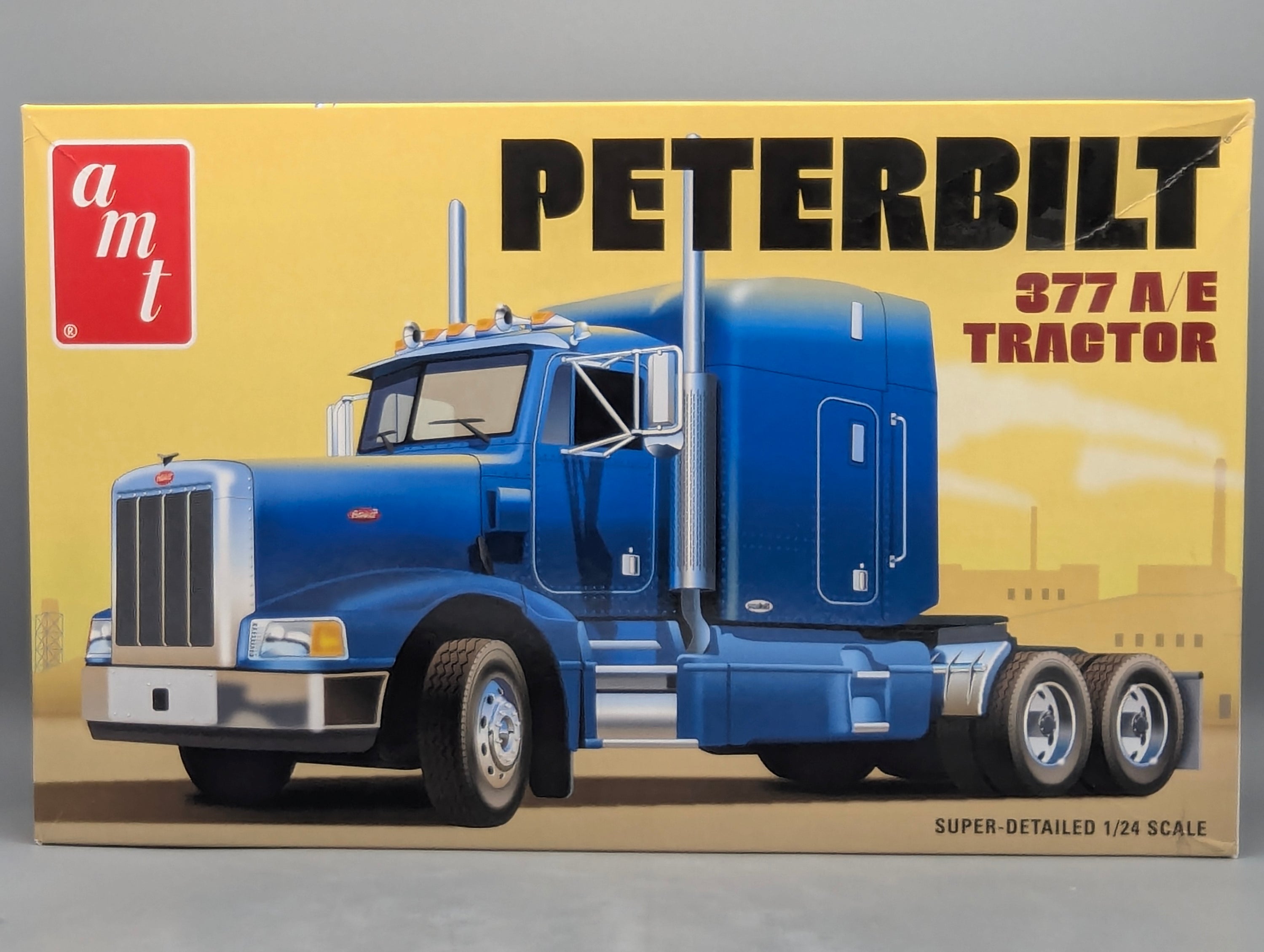 LKW Modell Bausatz 1:24 amt Round2 Peterbilt 377 A/E Tractor Zugmaschine mit OVP