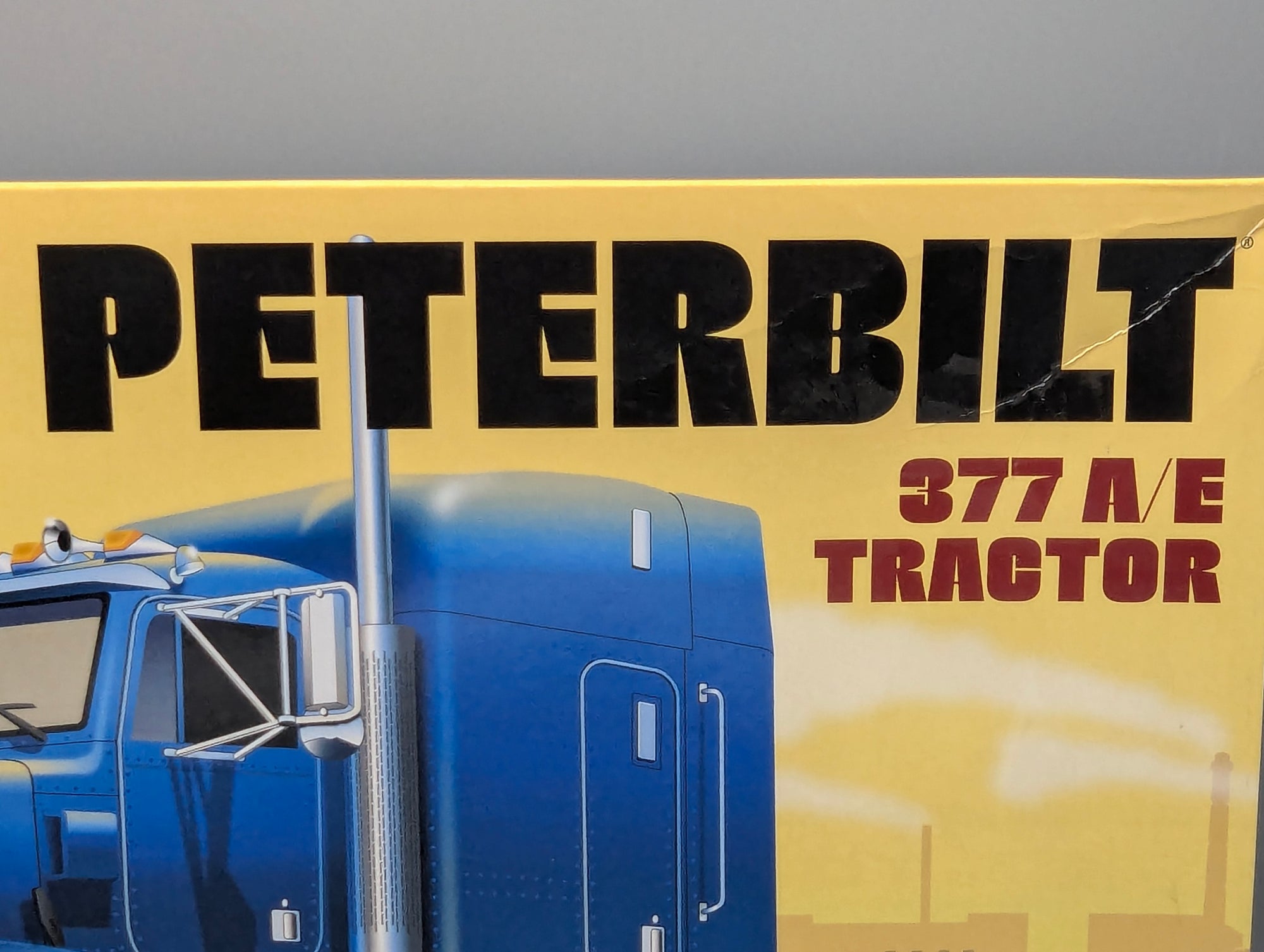 LKW Modell Bausatz 1:24 amt Round2 Peterbilt 377 A/E Tractor Zugmaschine mit OVP