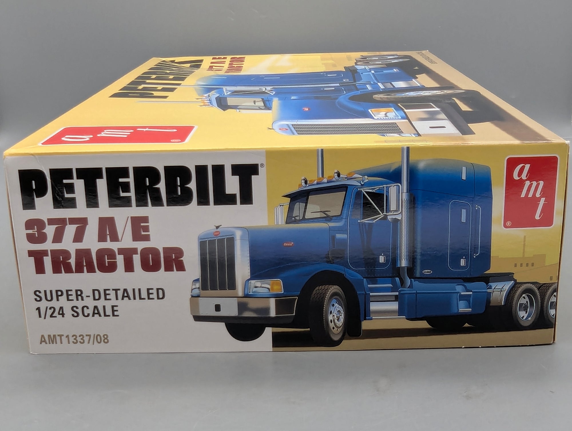 LKW Modell Bausatz 1:24 amt Round2 Peterbilt 377 A/E Tractor Zugmaschine mit OVP