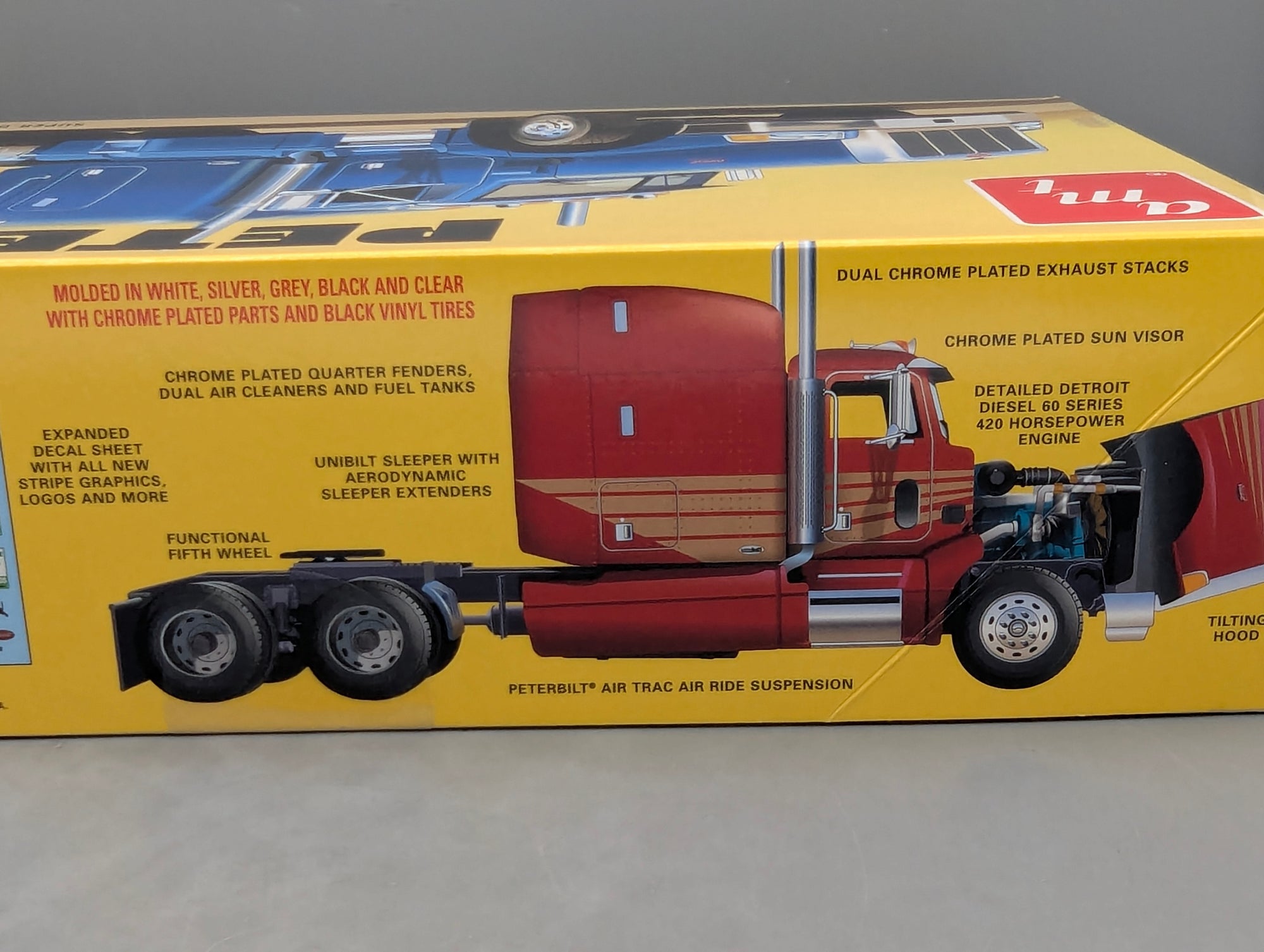 LKW Modell Bausatz 1:24 amt Round2 Peterbilt 377 A/E Tractor Zugmaschine mit OVP