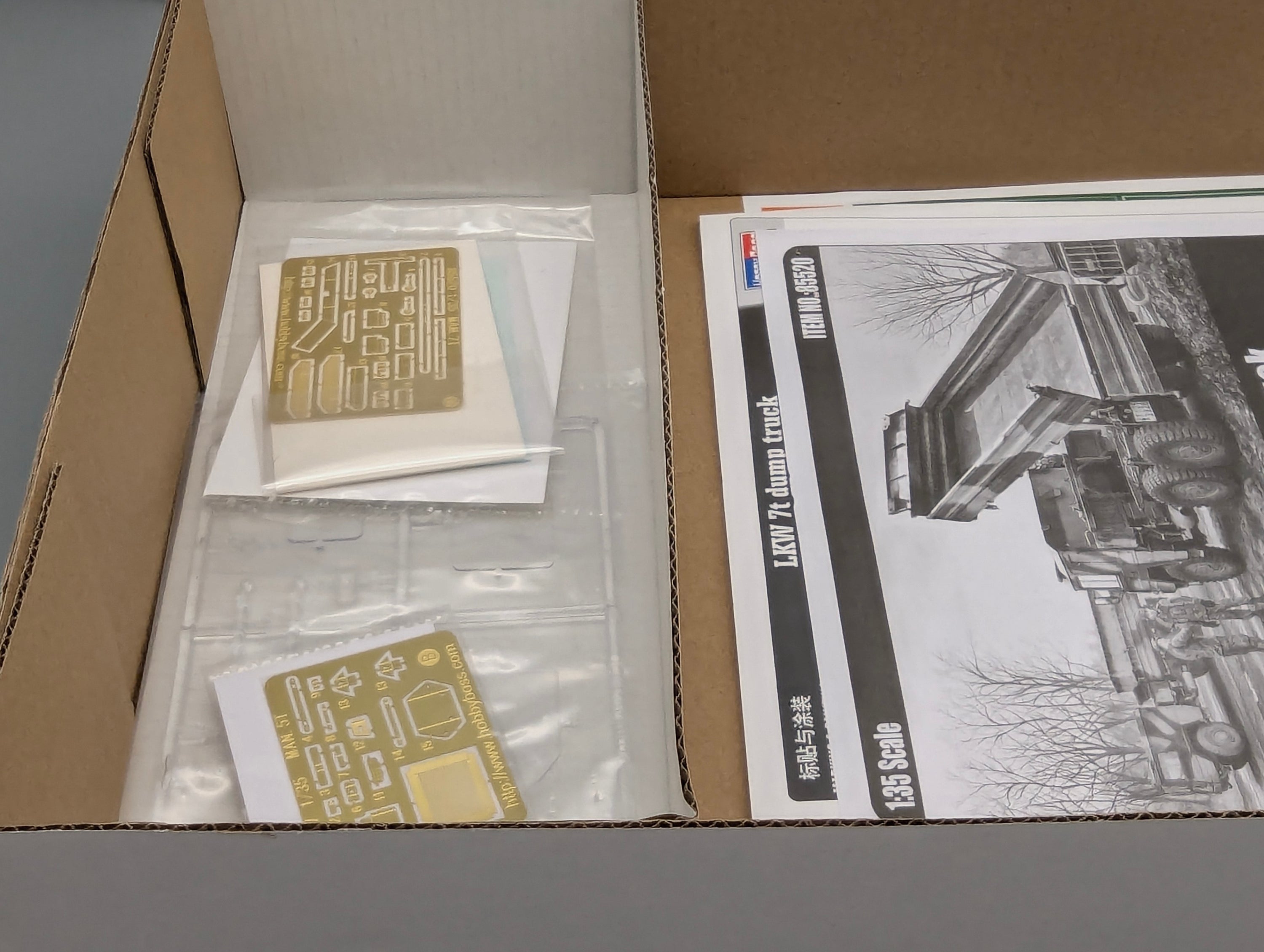 LKW Modell Bausatz 1:35 Hobby Boss 85520 LKW 7t Dump Truck mit OVP