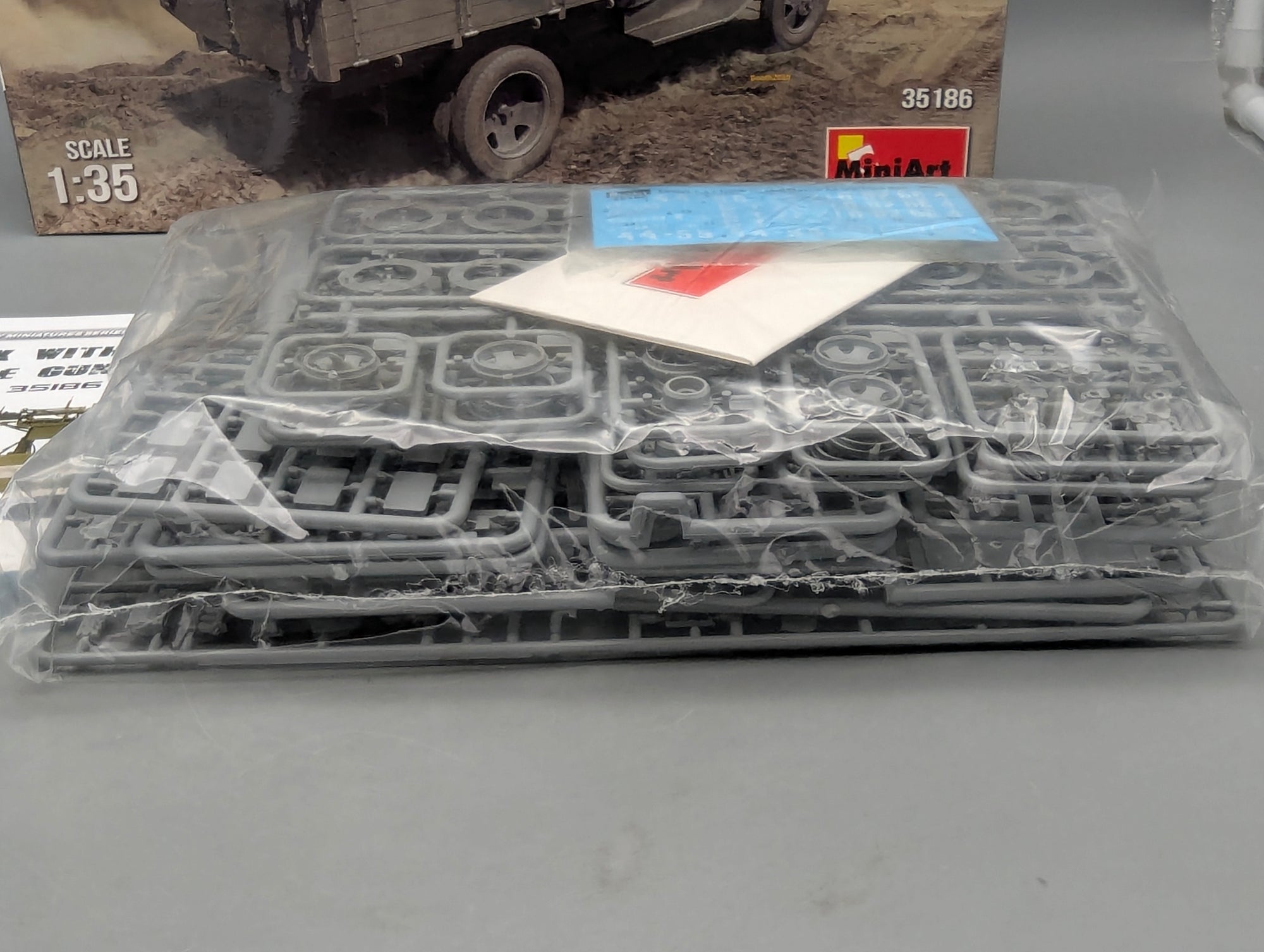 LKW Modell Bausatz 1:35 MiniArt 35186 Soviet 1,5 t Truck w/Gun mit OVP