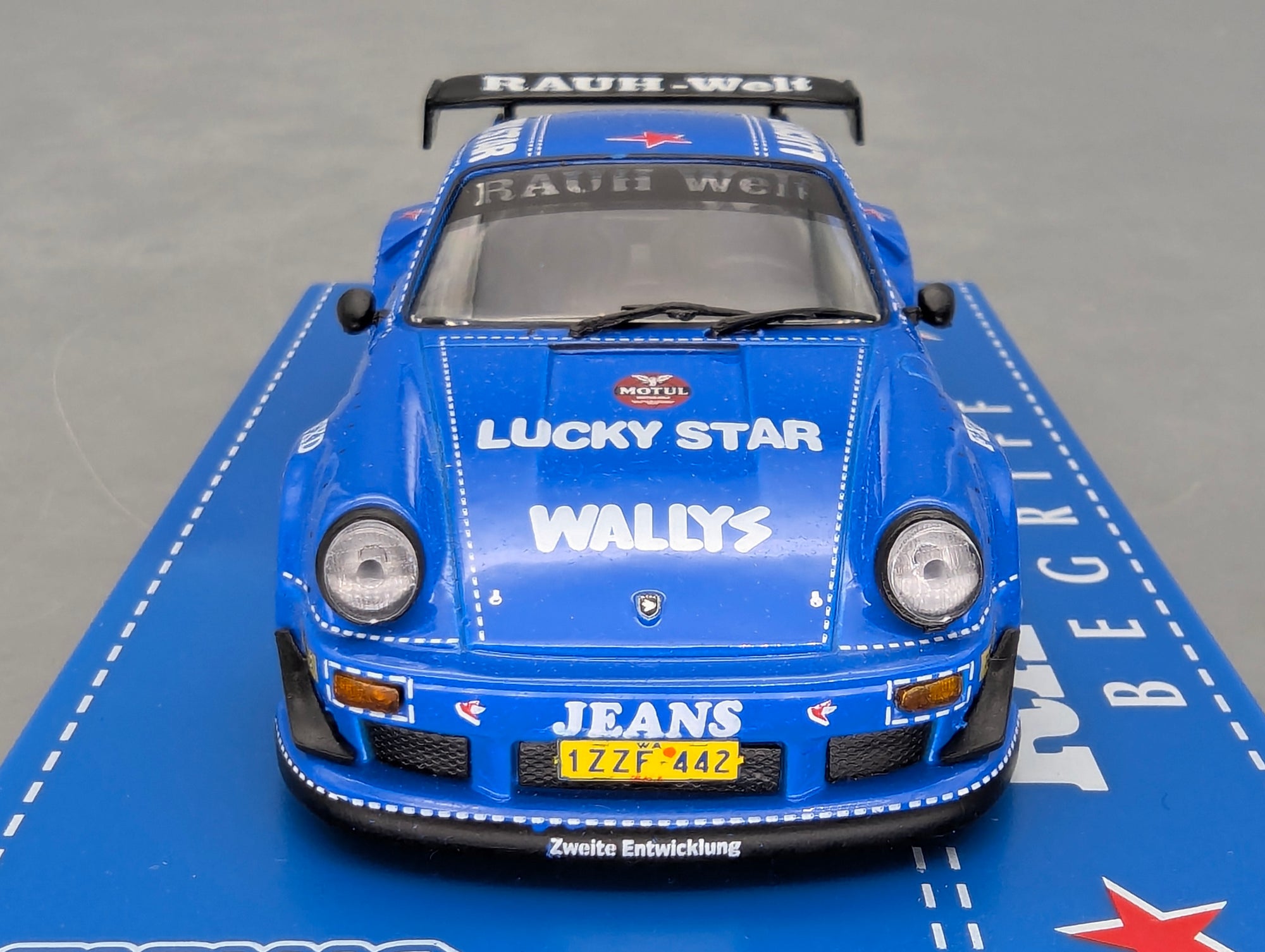Model Cars 1:43 Minichamps Mercedes Benz SL65 AMG Black Series Silver with original packaging