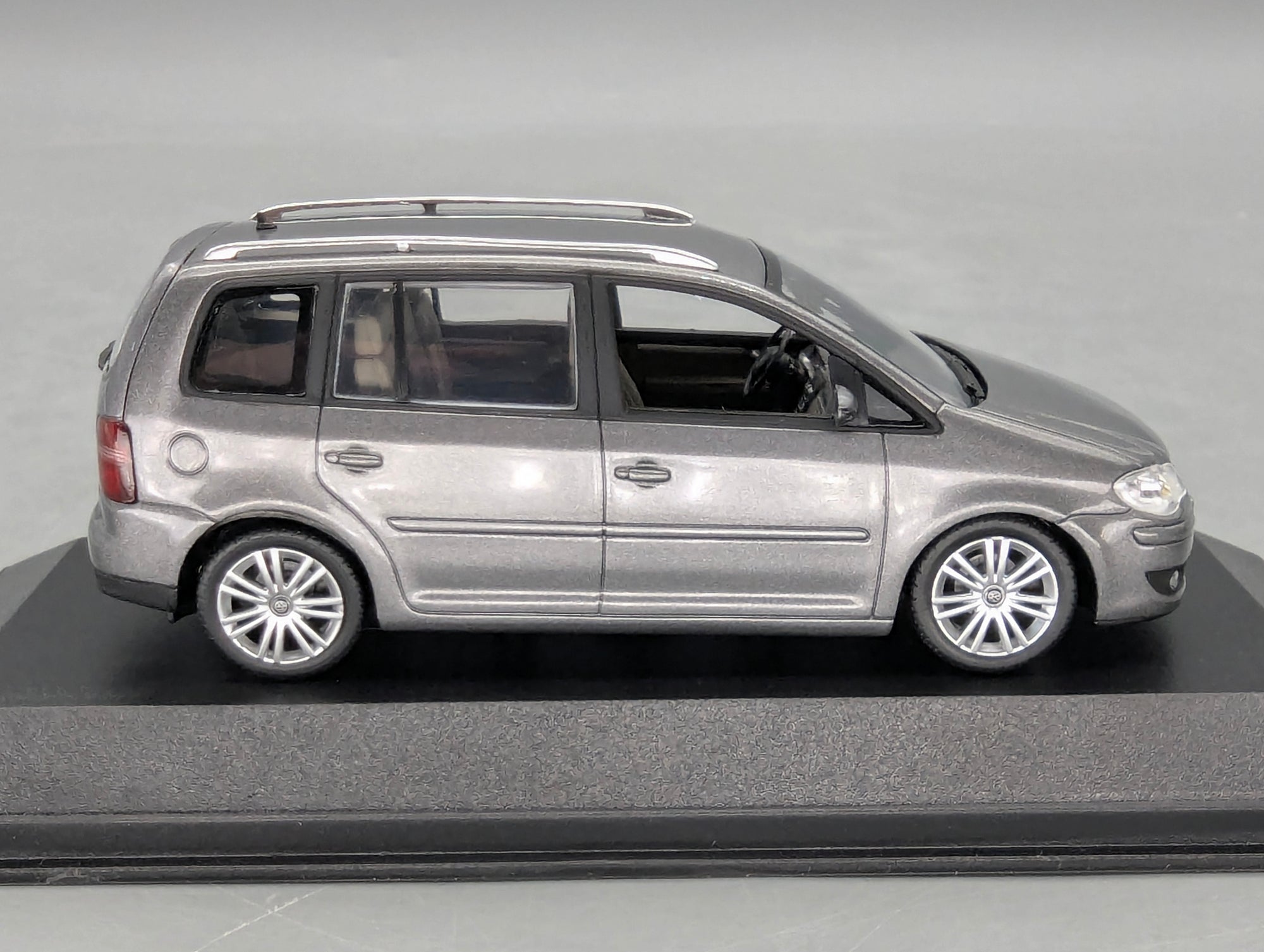 Model Cars 1:43 Minichamps Mercedes Benz SL65 AMG Black Series Silver with original packaging