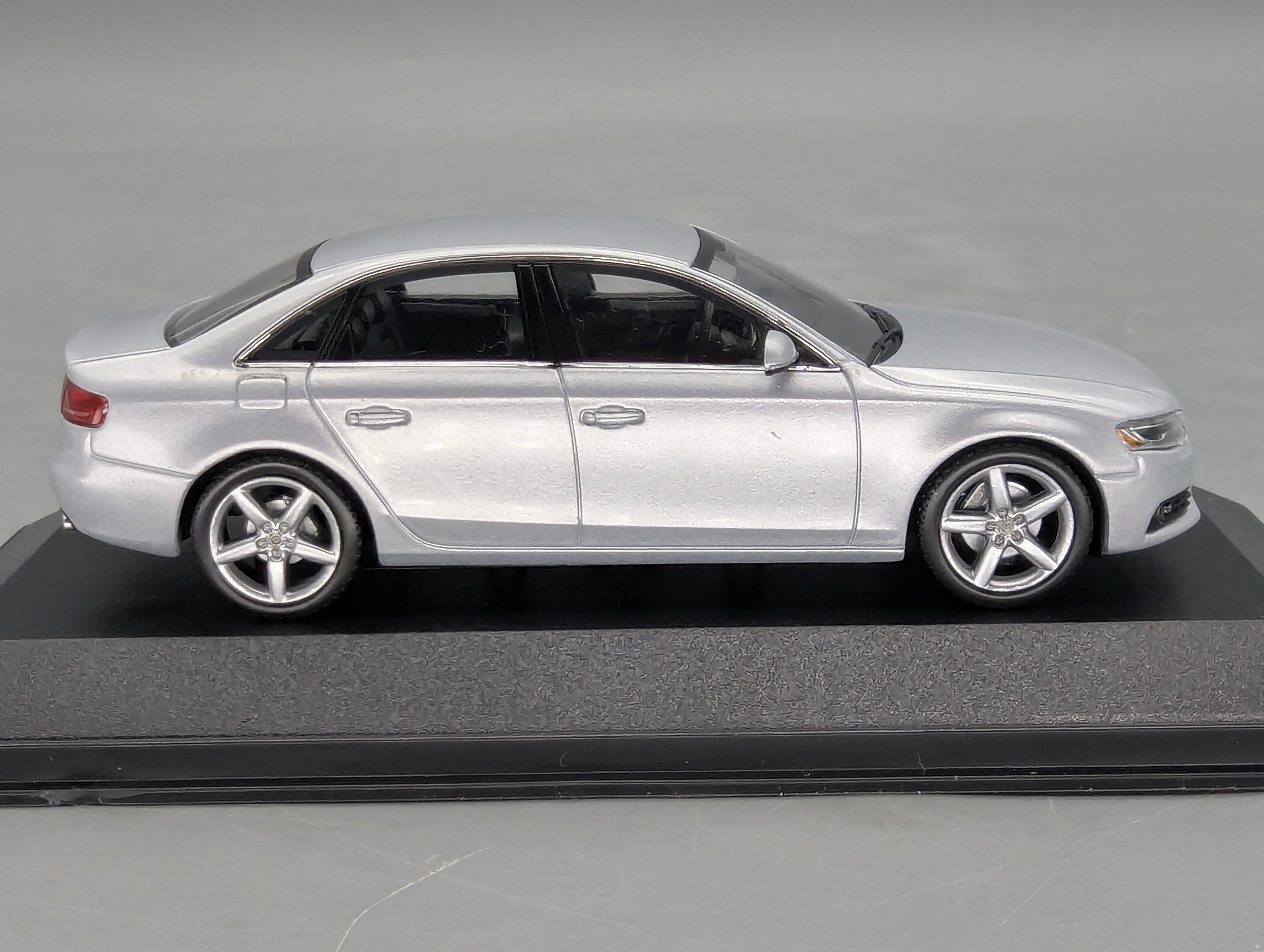 Model Cars 1:43 Minichamps Mercedes Benz SL65 AMG Black Series Silver with original packaging