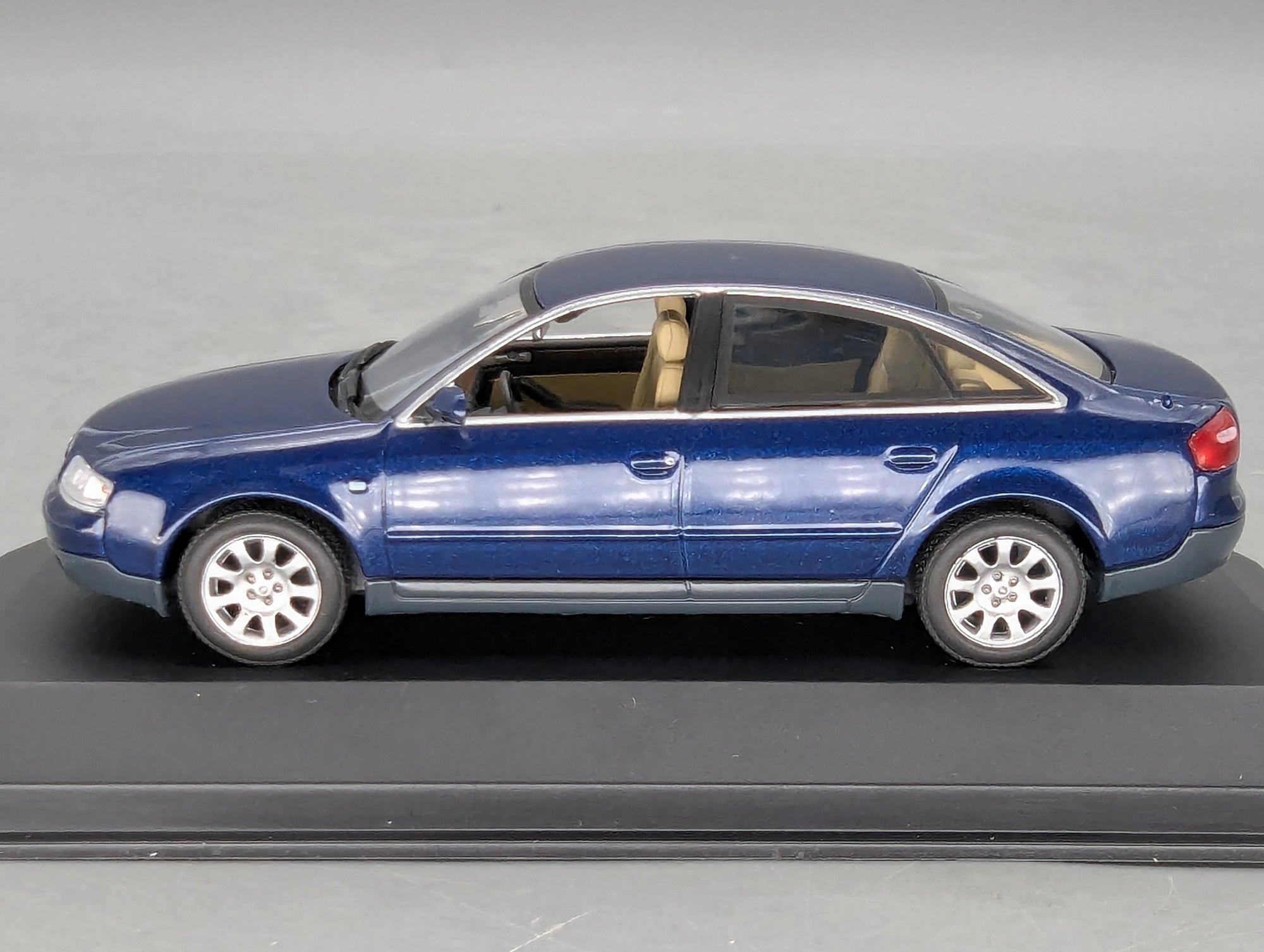 Model Cars 1:43 Minichamps Mercedes Benz SL65 AMG Black Series Silver with original packaging