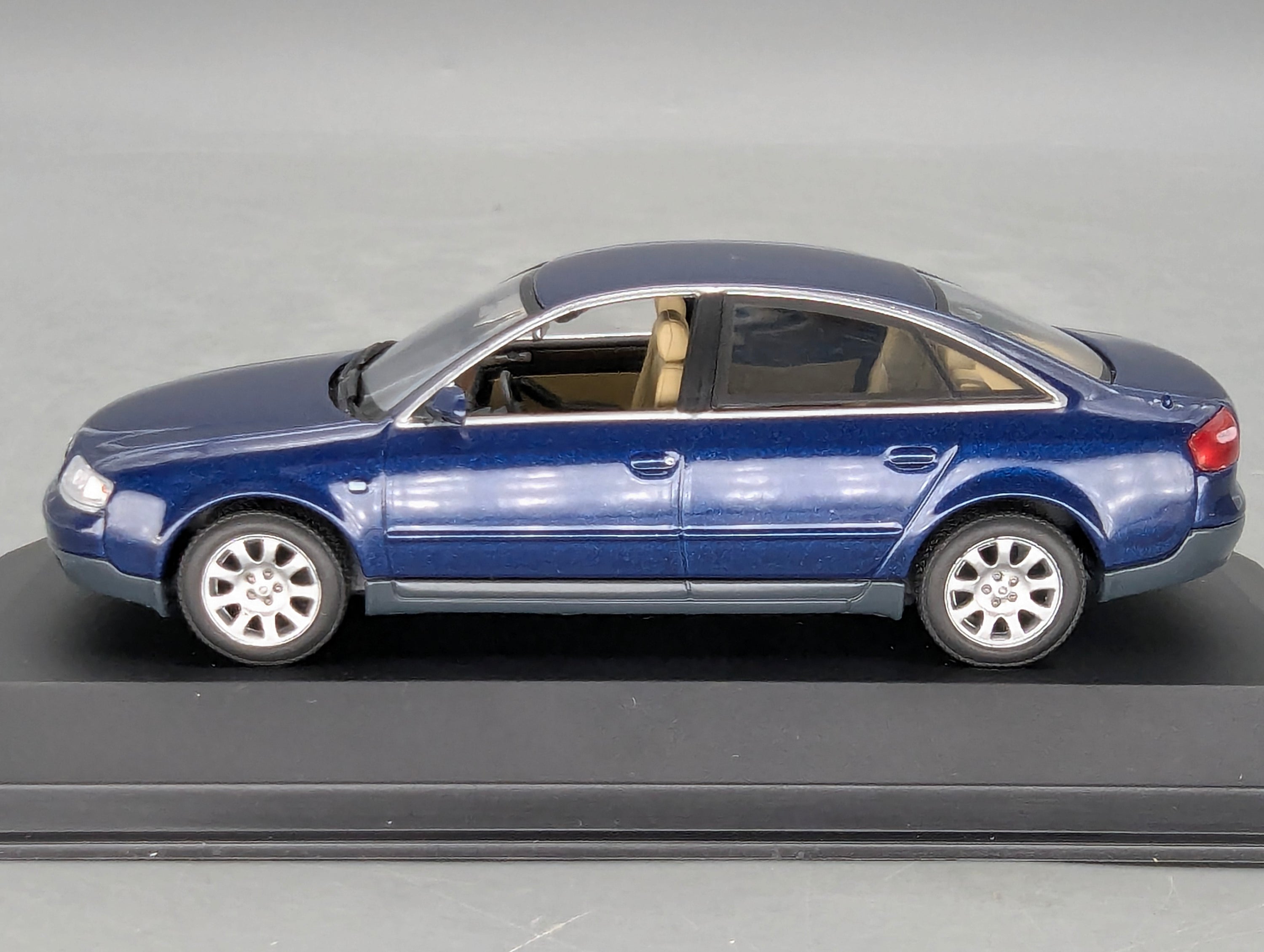 Model Cars 1:43 Minichamps Mercedes Benz SL65 AMG Black Series Silver with original packaging
