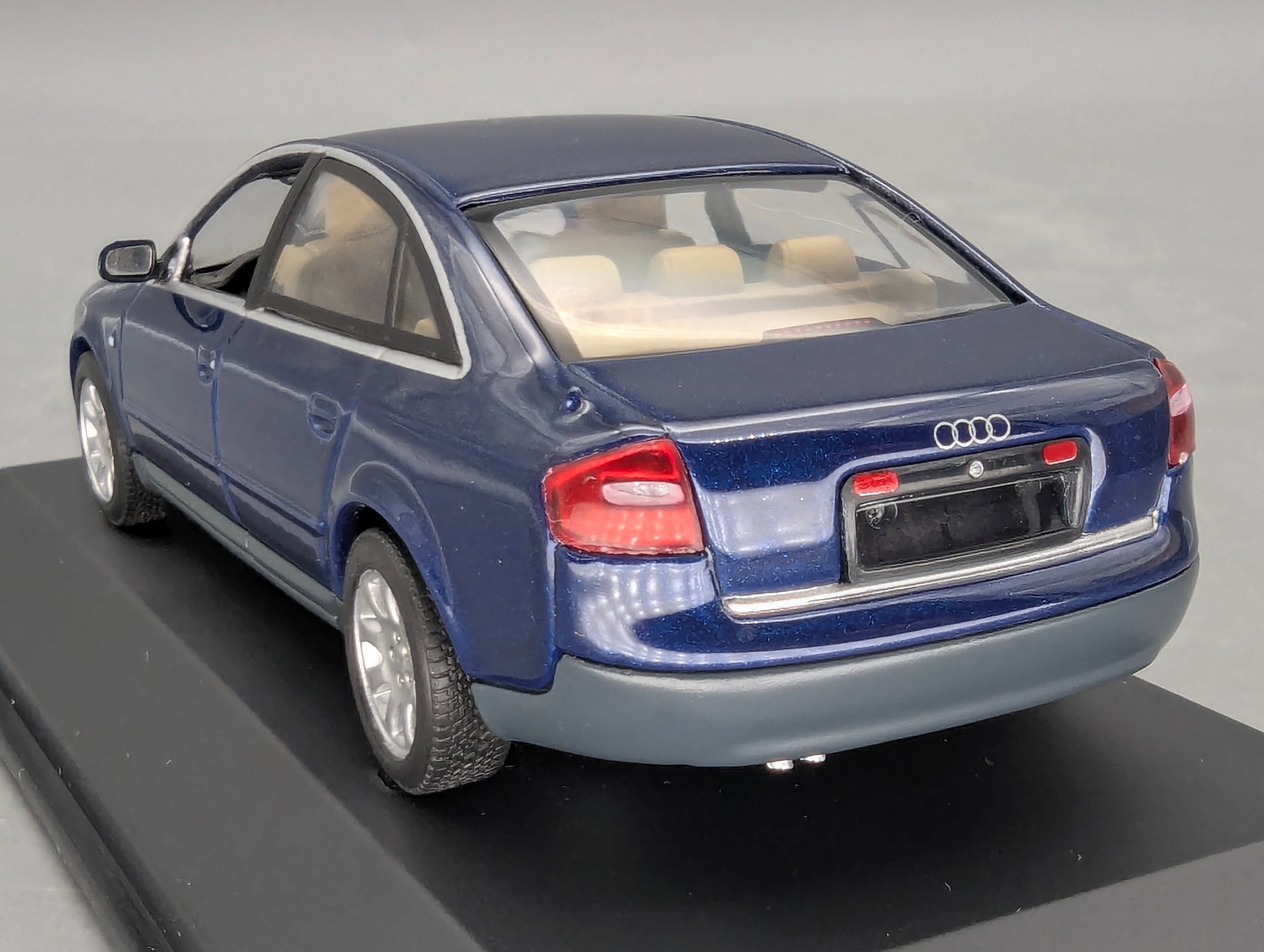 Model Cars 1:43 Minichamps Mercedes Benz SL65 AMG Black Series Silver with original packaging
