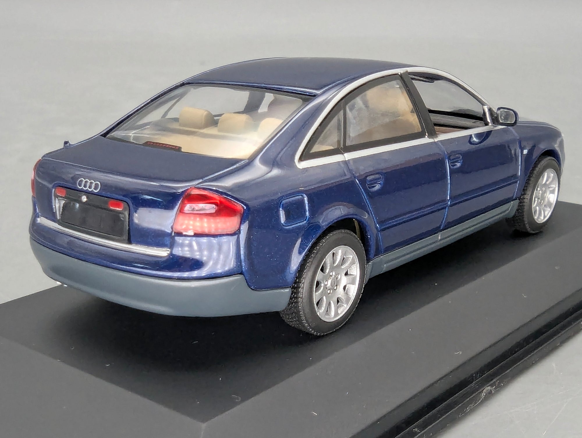 Model Cars 1:43 Minichamps Mercedes Benz SL65 AMG Black Series Silver with original packaging