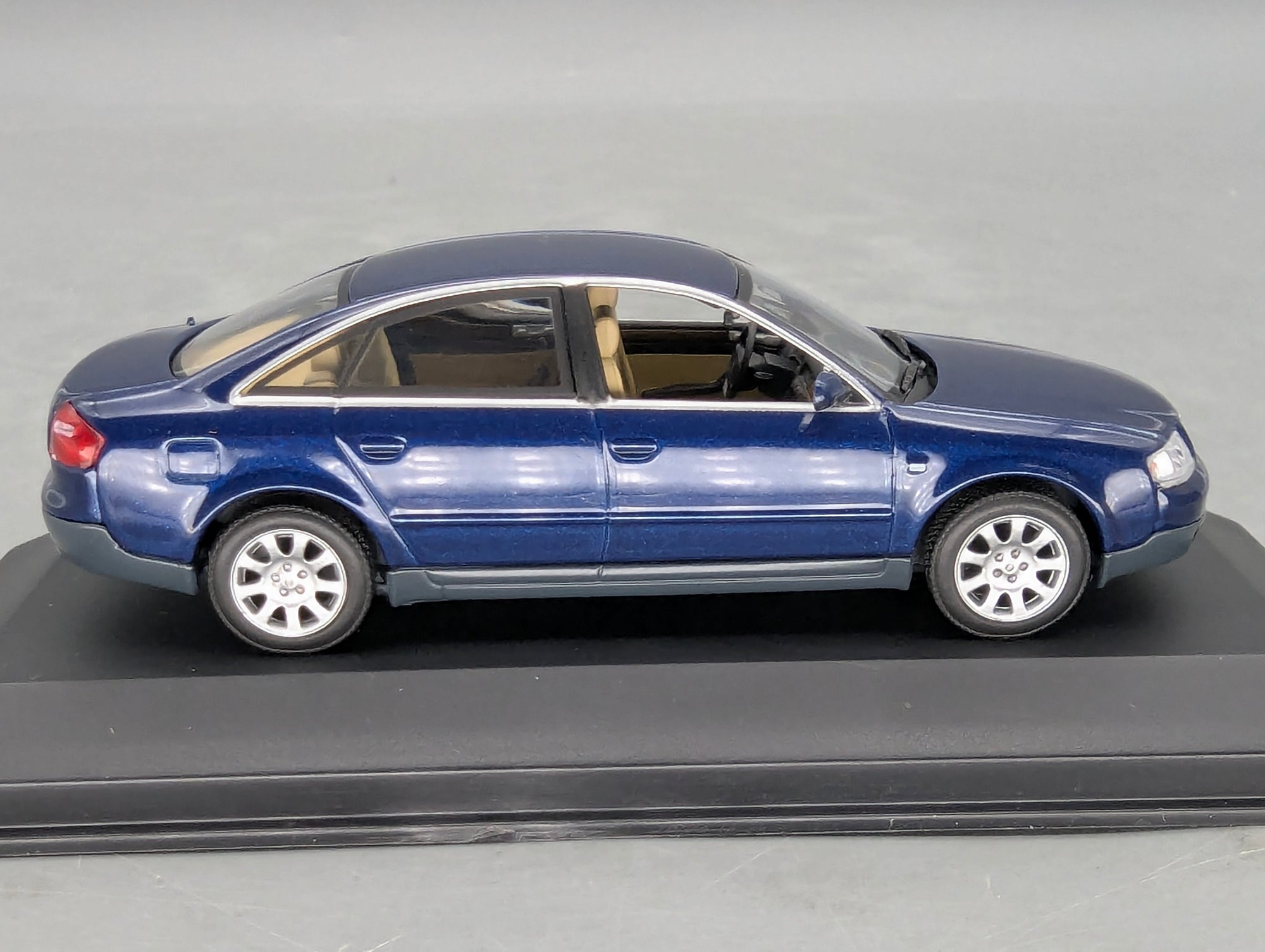 Model Cars 1:43 Minichamps Mercedes Benz SL65 AMG Black Series Silver with original packaging