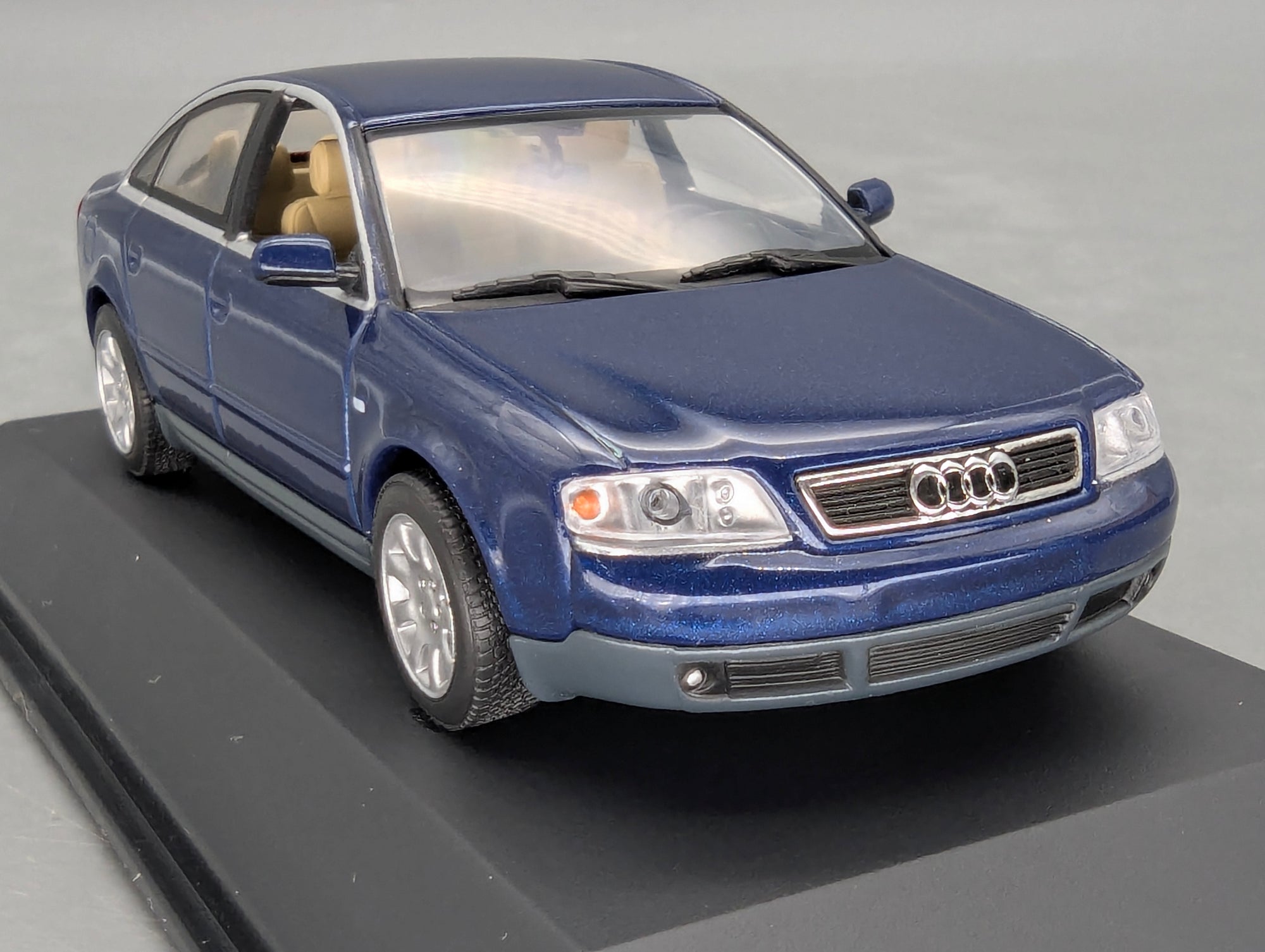 Model Cars 1:43 Minichamps Mercedes Benz SL65 AMG Black Series Silver with original packaging