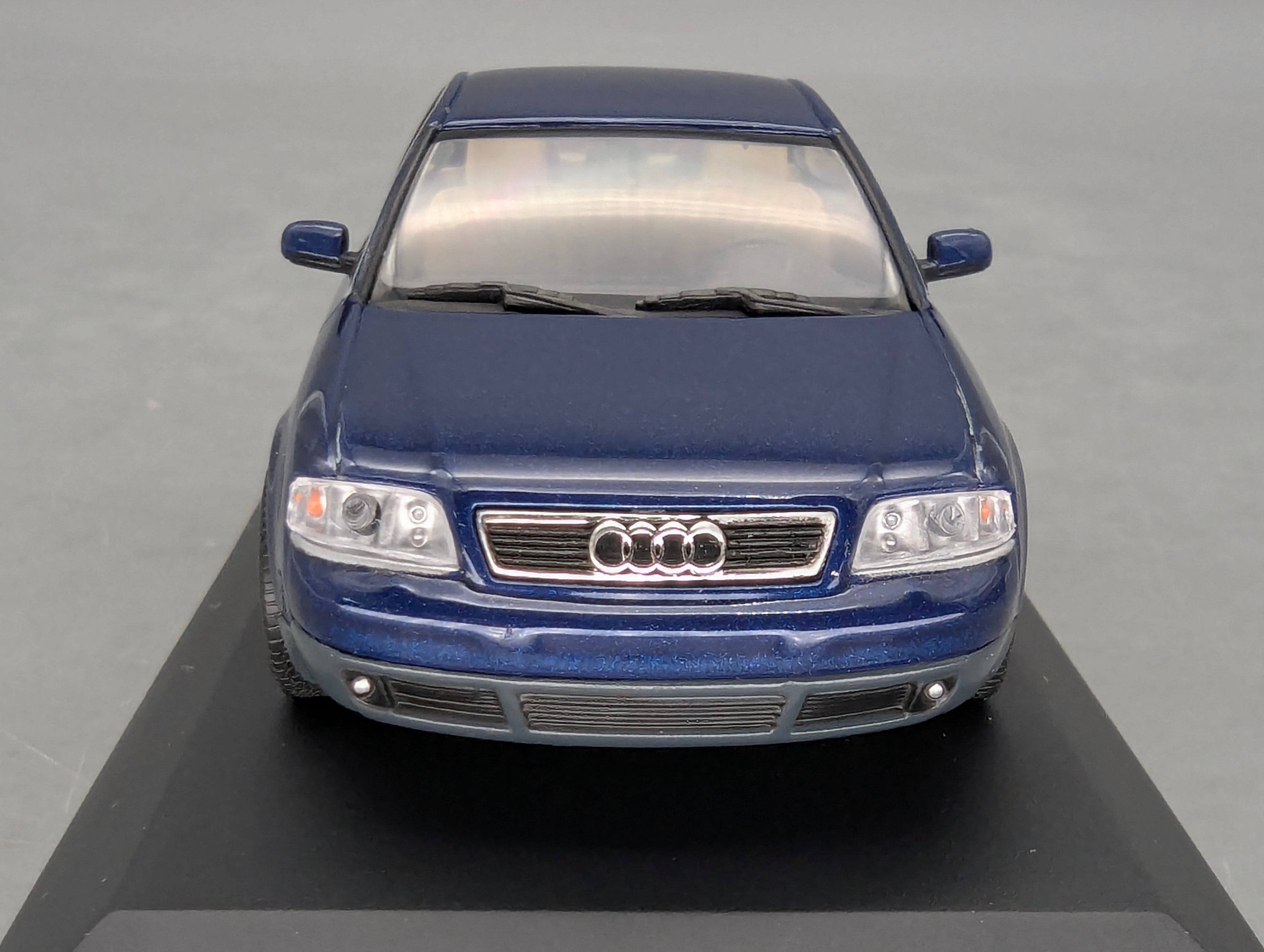 Model Cars 1:43 Minichamps Mercedes Benz SL65 AMG Black Series Silver with original packaging