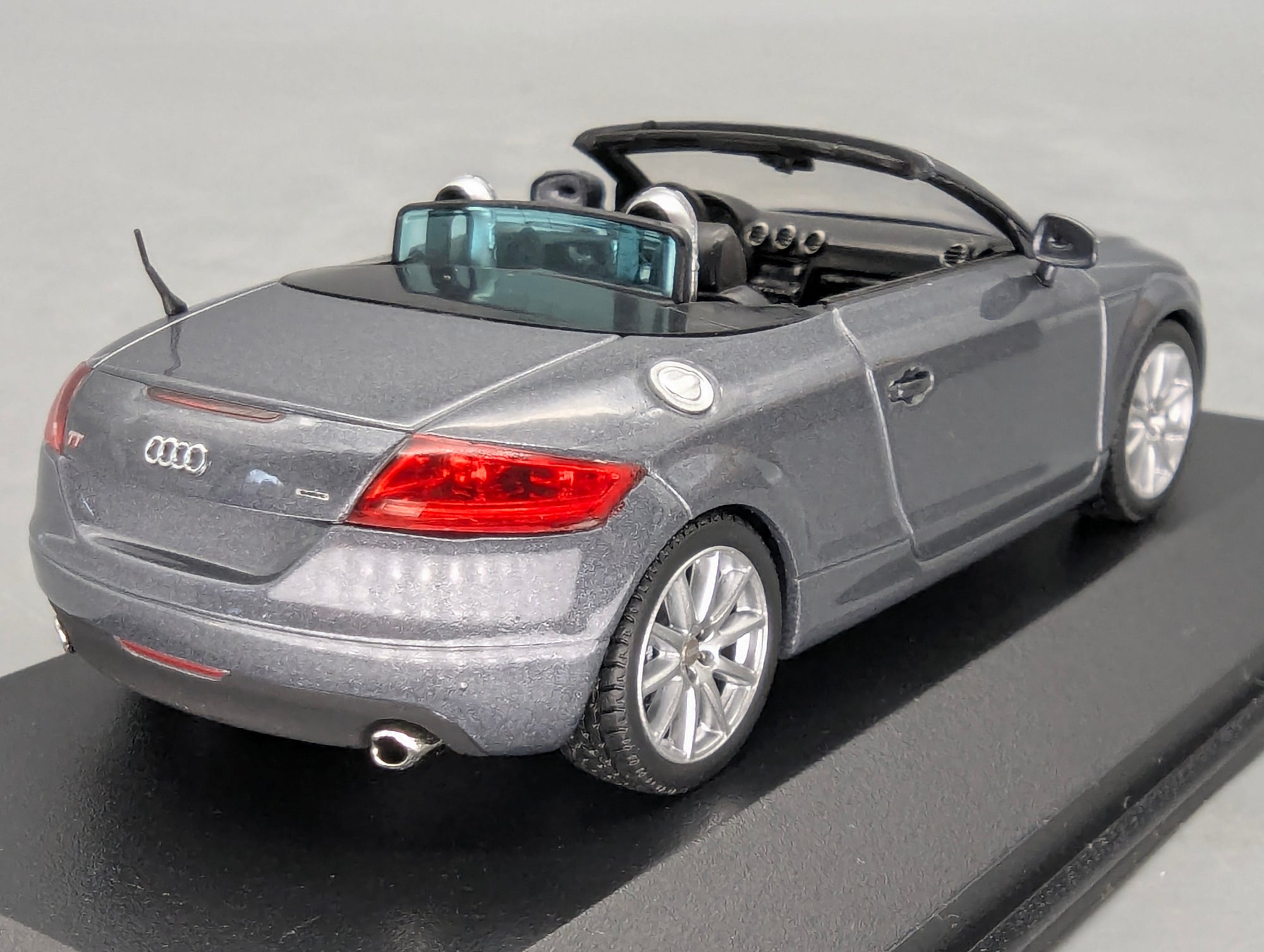 Model Cars 1:43 Minichamps Mercedes Benz SL65 AMG Black Series Silver with original packaging