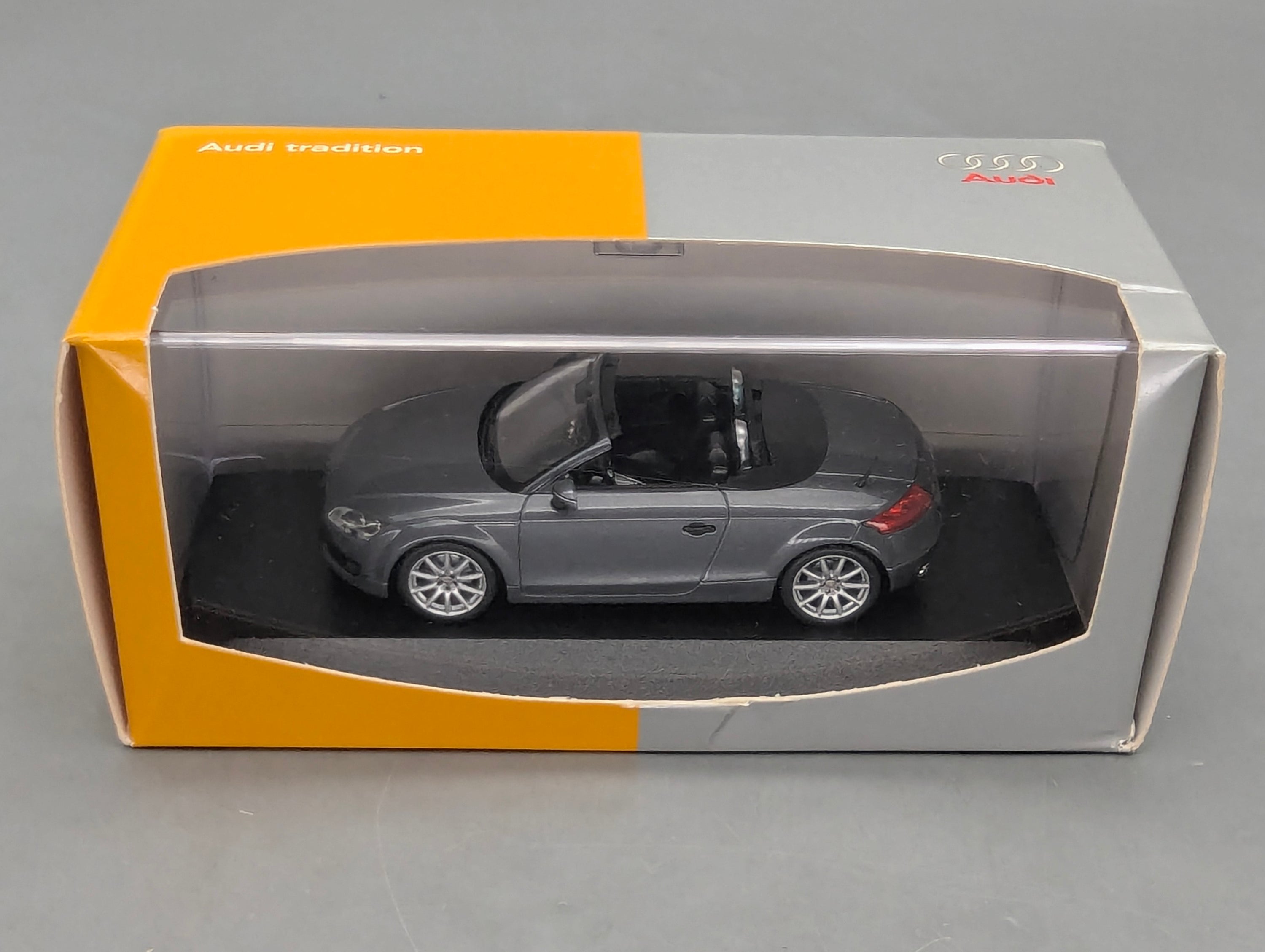 Model Cars 1:43 Minichamps Mercedes Benz SL65 AMG Black Series Silver with original packaging