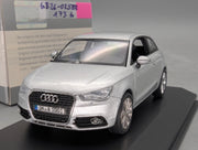 Modellautos 1:43 Minichamps Audi A1 Eissilber Metallic mit Dealer OVP