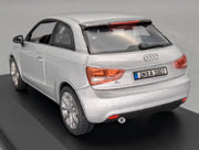 Modellautos 1:43 Minichamps Audi A1 Eissilber Metallic mit Dealer OVP
